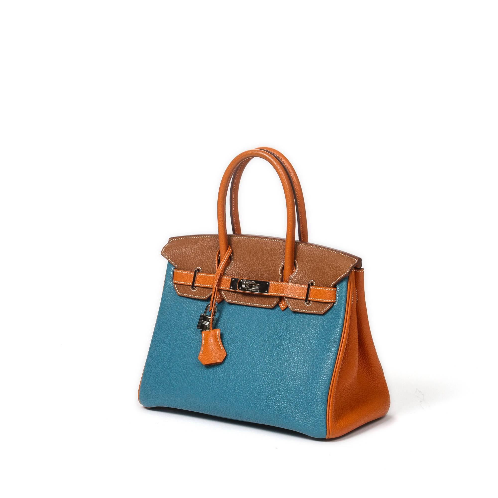 Hermès Special Order Tricolor Birkin 30cm in Bleu Jean, Orange and Alzean Togo leather, white stichings and silver tone hardware. Cadenas, mini pouch and keys in clochette. Orange chèvre leather interior with one slip and one zip pocket. Stamp N