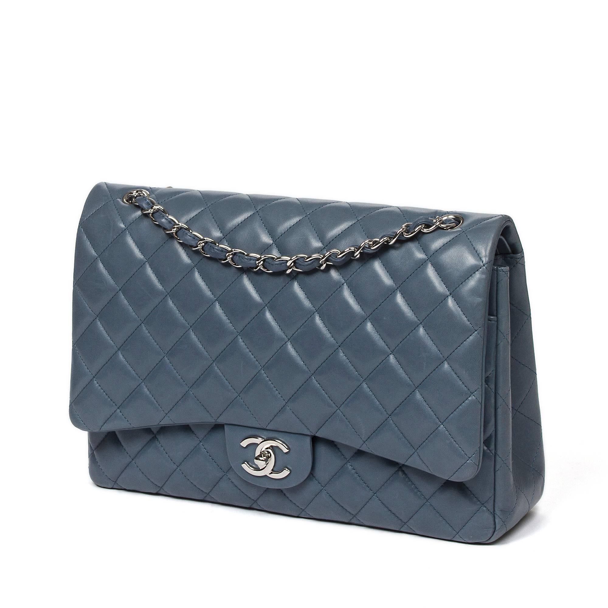 Jumbo Double Flap in grey blue quilted leather with silver tone chain strap, classic signature turnlock closure, silver tone hardware. Back slip pocket. Grey blue leather lined interior with 3 compartments. Silver tone heat stamp 