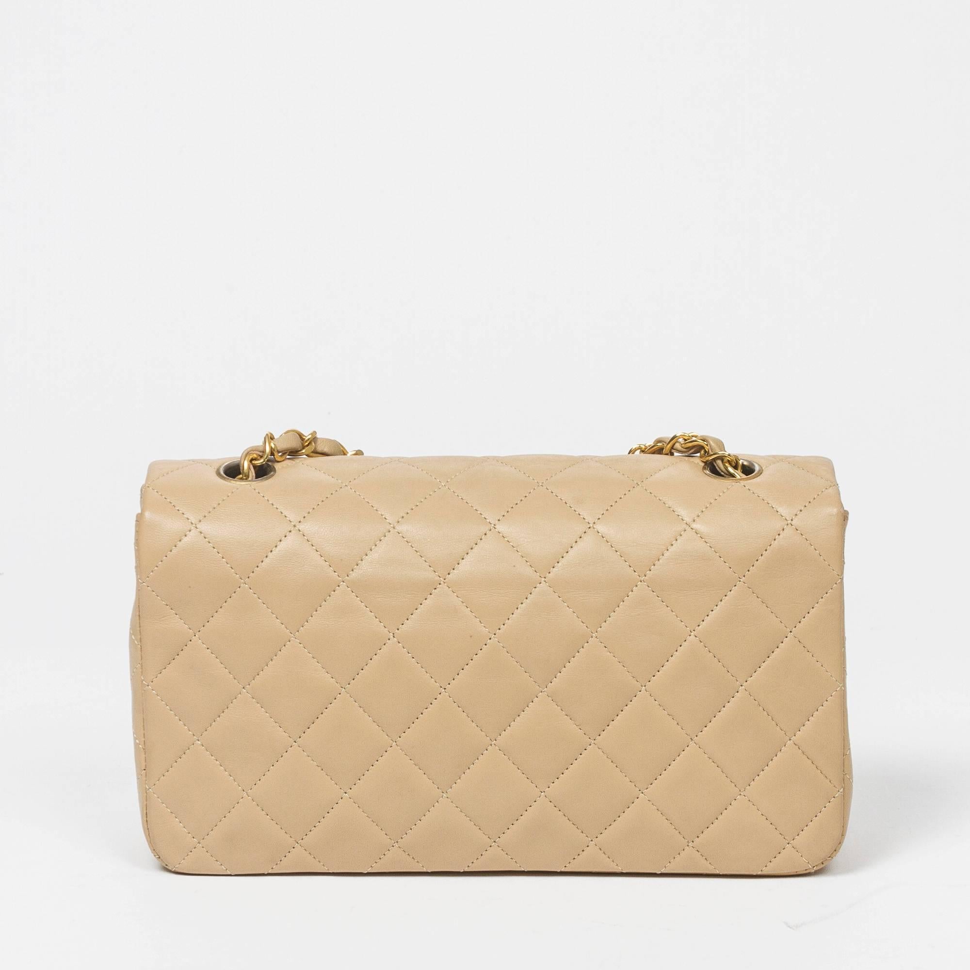Women's Chanel - Vintage Full Flap Bag Beige Quilted Leather