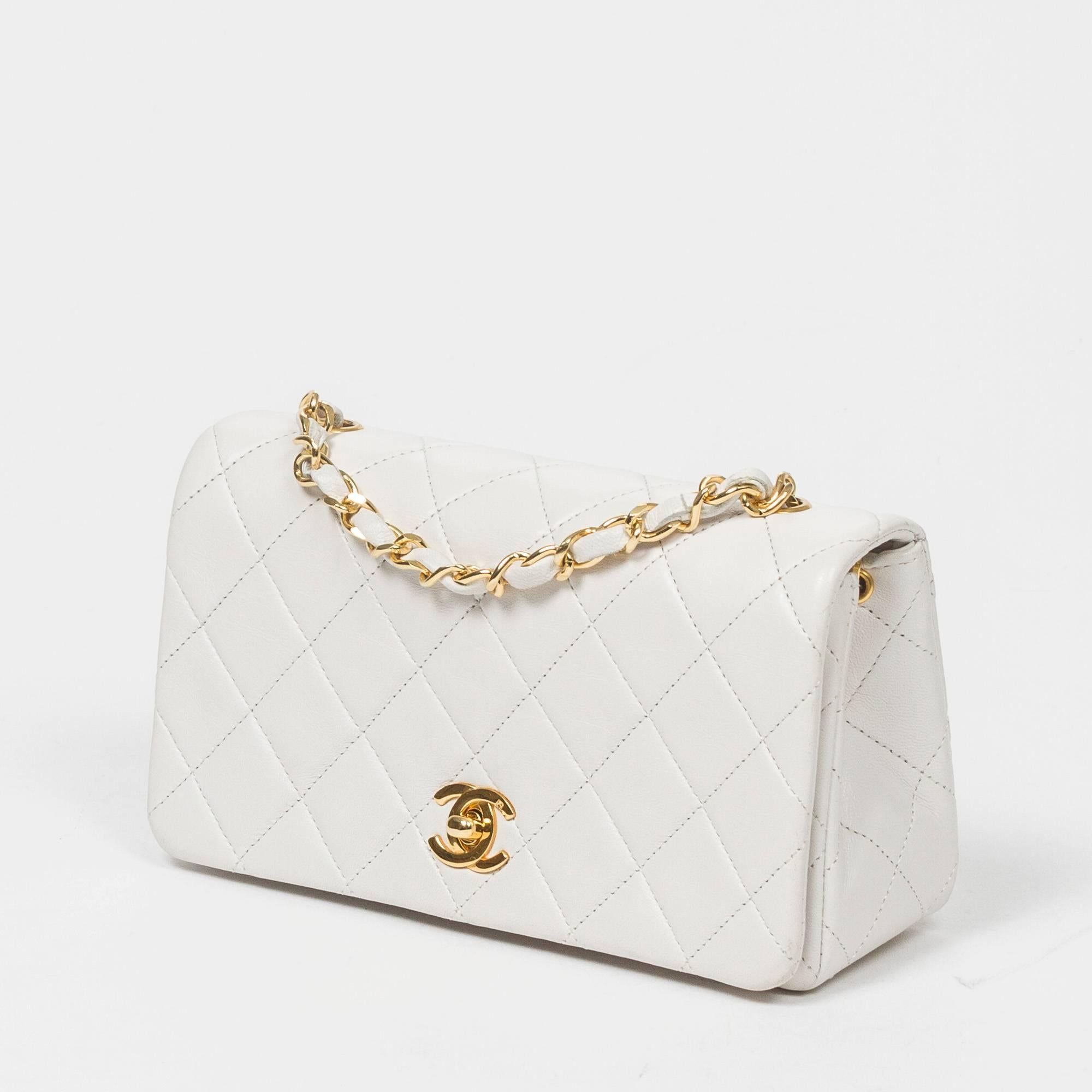 Vintage Full Flap Bag in white quilted lambskin with gold tone chain strap interlaced with white leather. Gold CC turnlock closure. White leather interior with 3 slip pockets. Gold tone heat stamps 