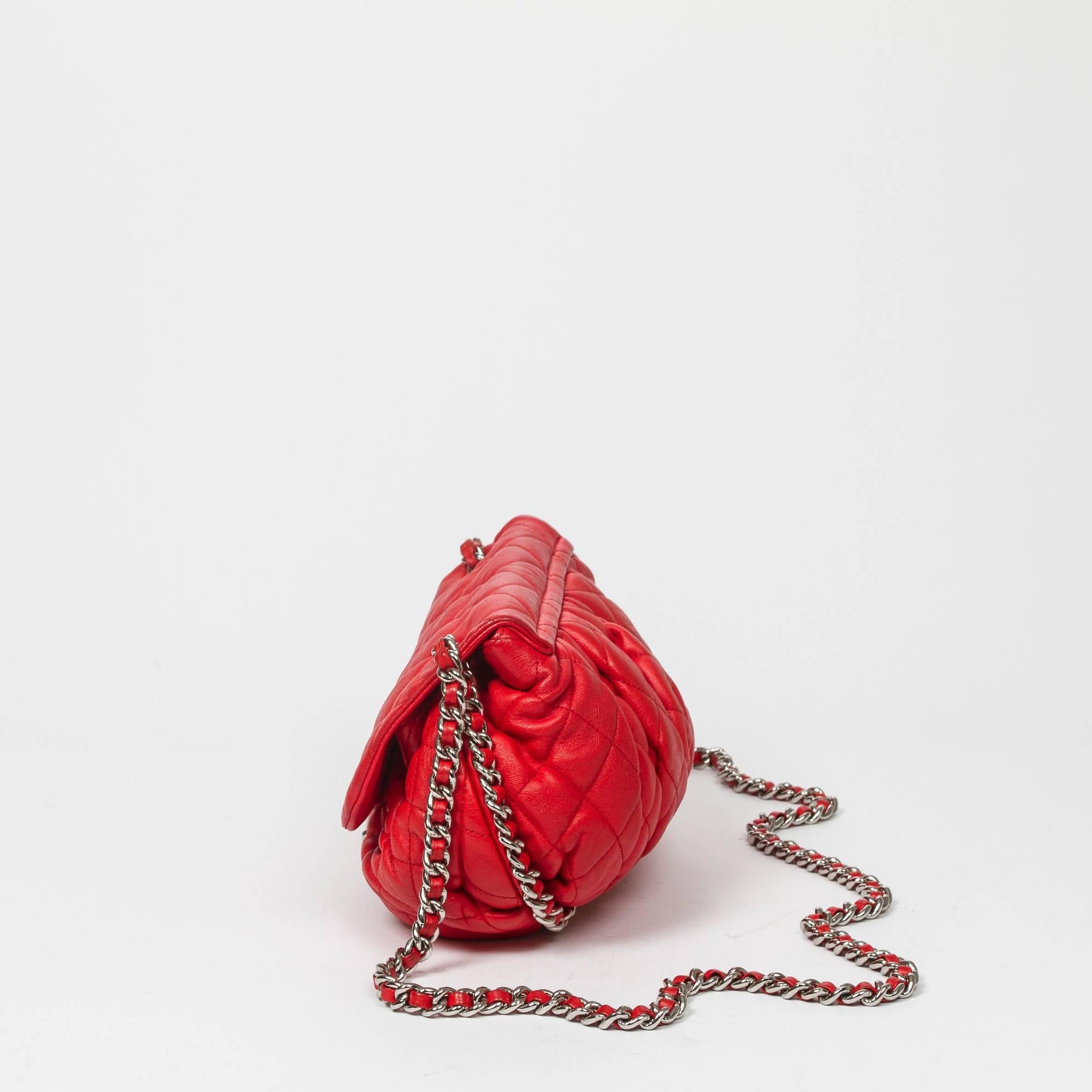 Chanel - Chain Around Messenger Red Quilted Leather In Excellent Condition In Dublin, IE