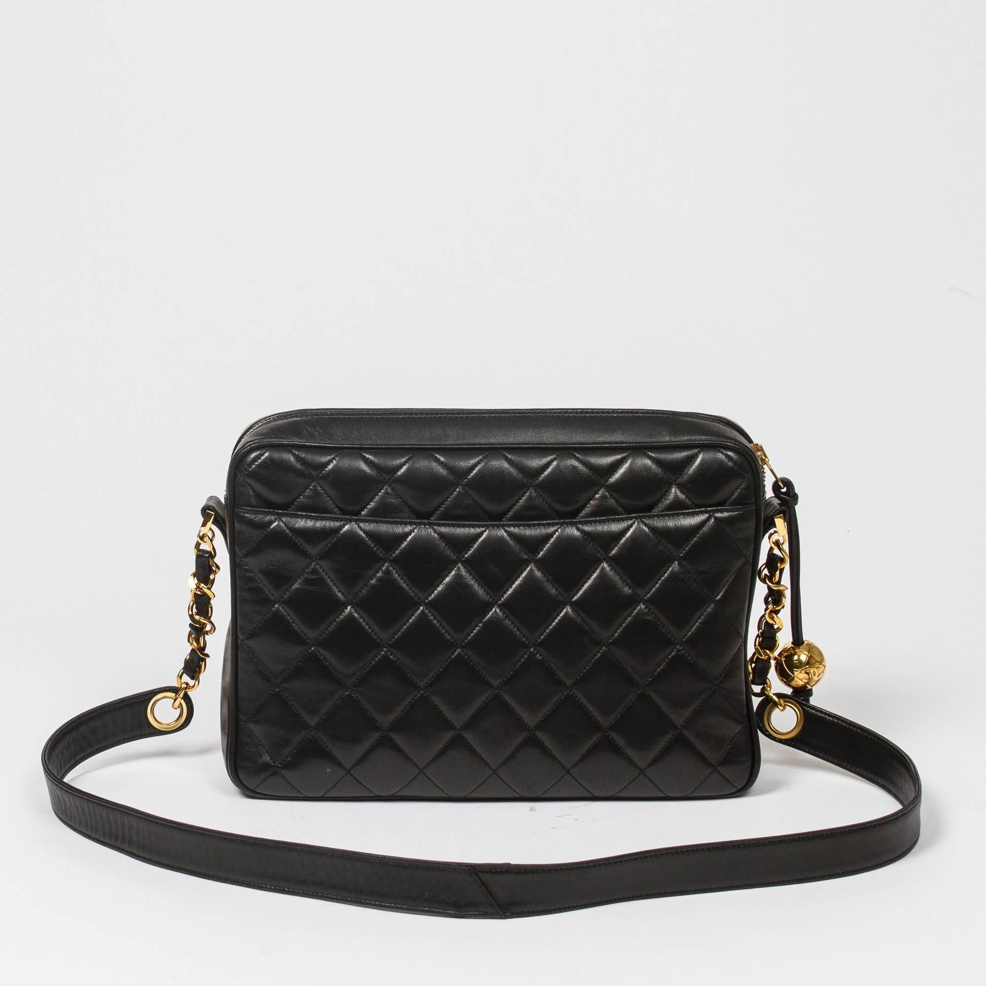 Women's Chanel Vintage shoulder bag in black quilted lambskin