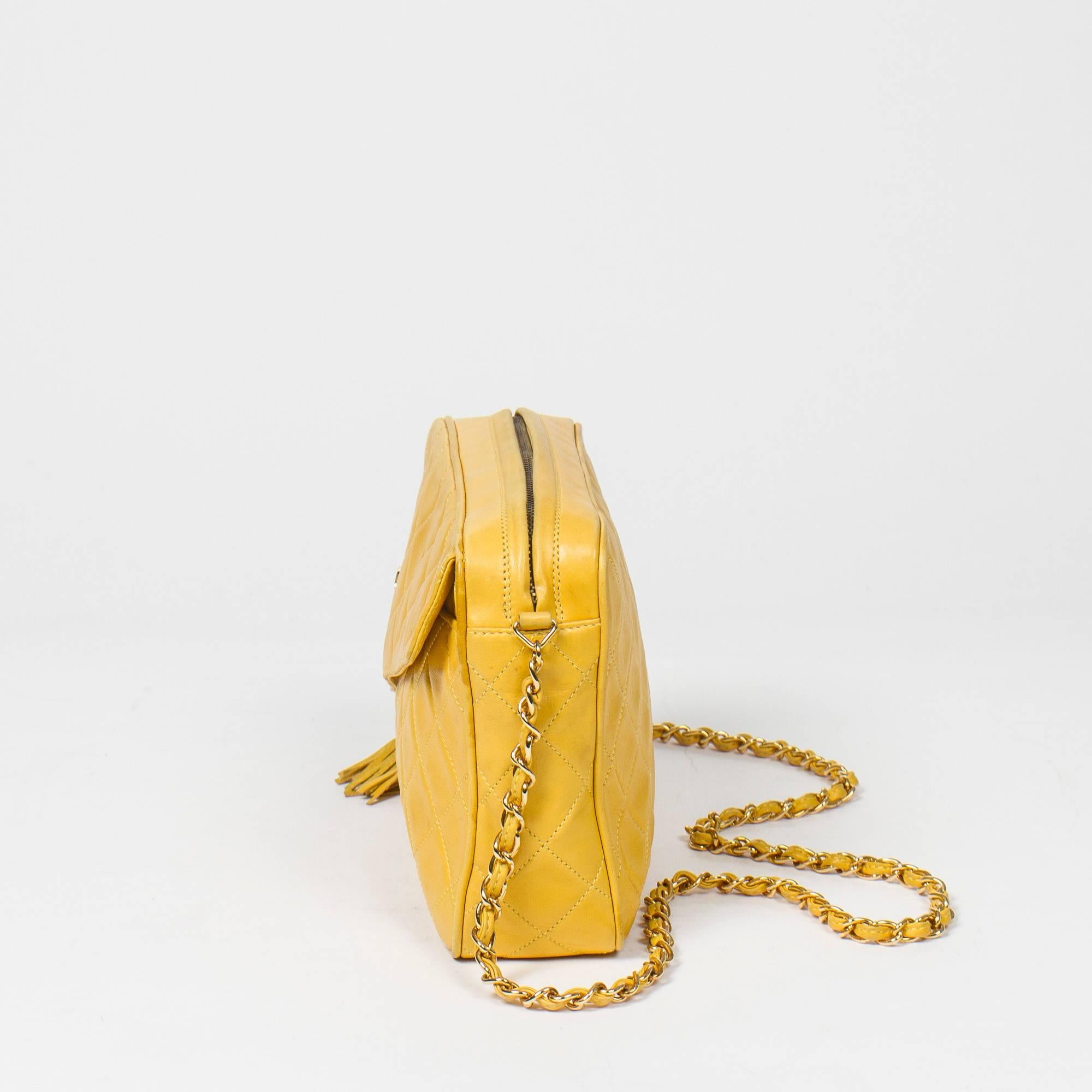 Yellow Chanel Vintage shoulder bag