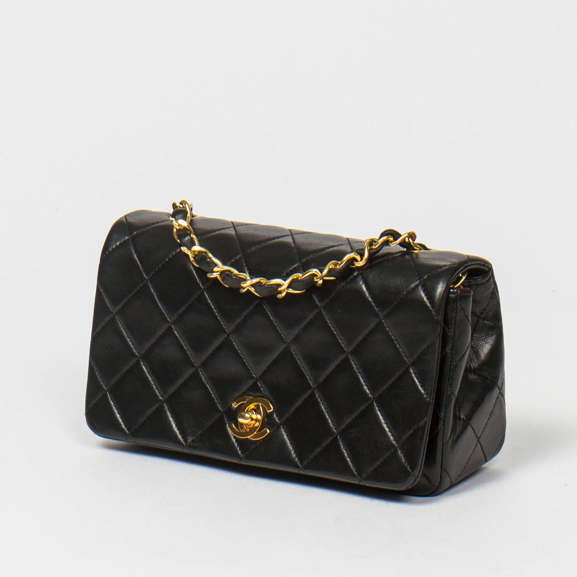 Vintage Full Flap in black quilted leather with gold tone chain strap interlaced with black leather. Turnlock 