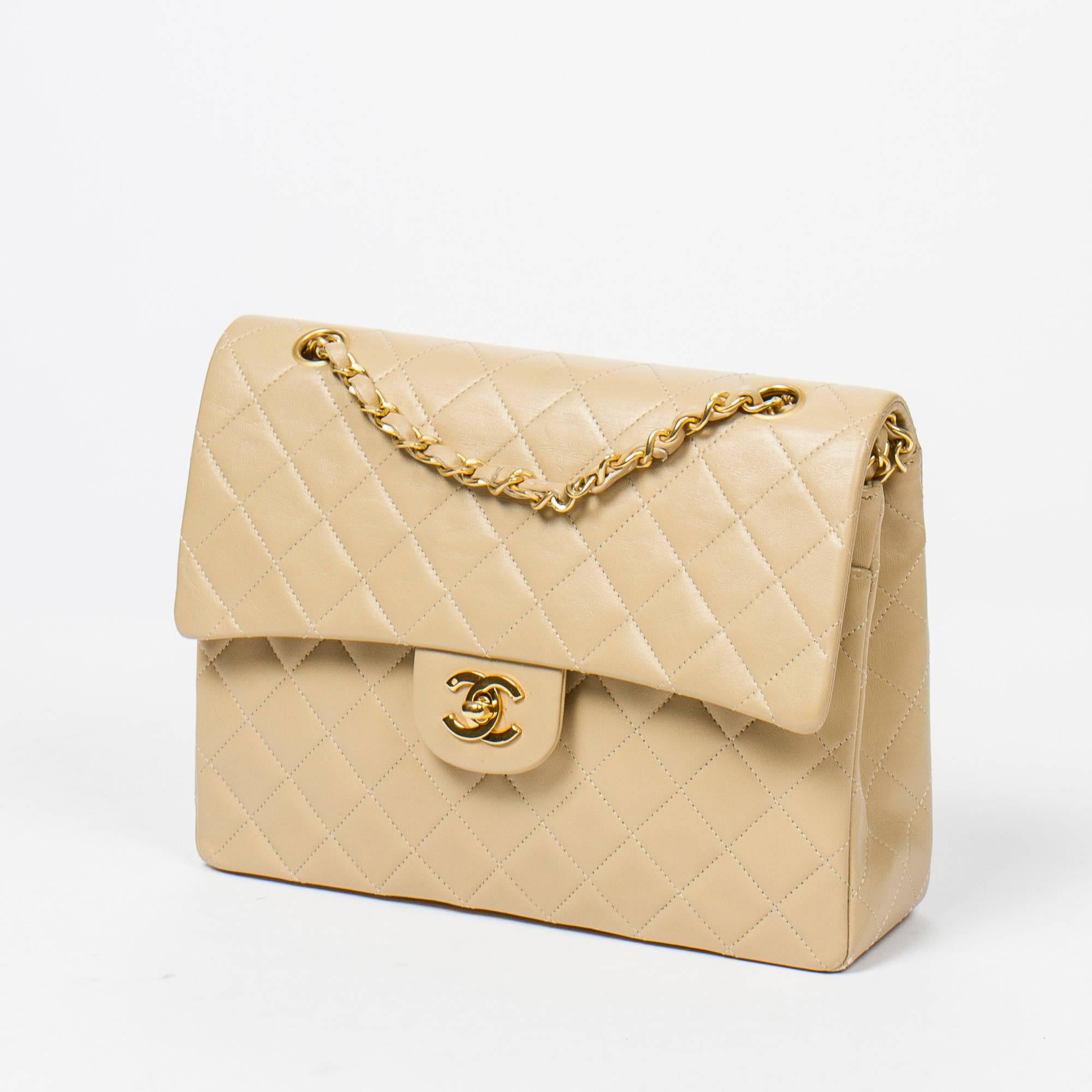 Chanel Tall Double Flap Beige Leather. Date code: 1046956. Model from 1989-1991.
Excellent condition