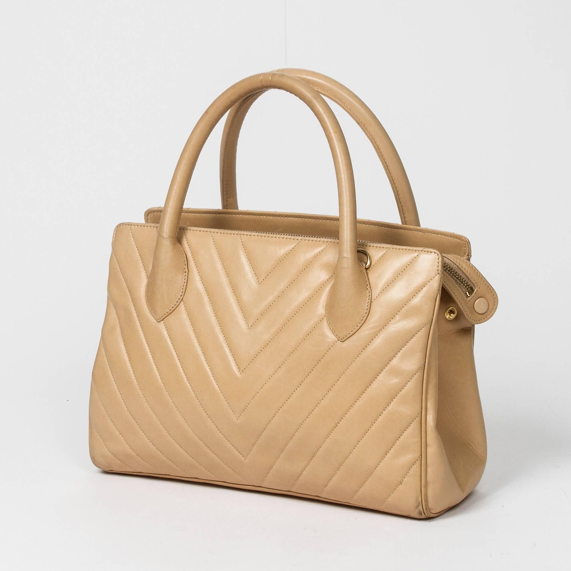 Chanel Handbag Beige Leather. Excellent condition