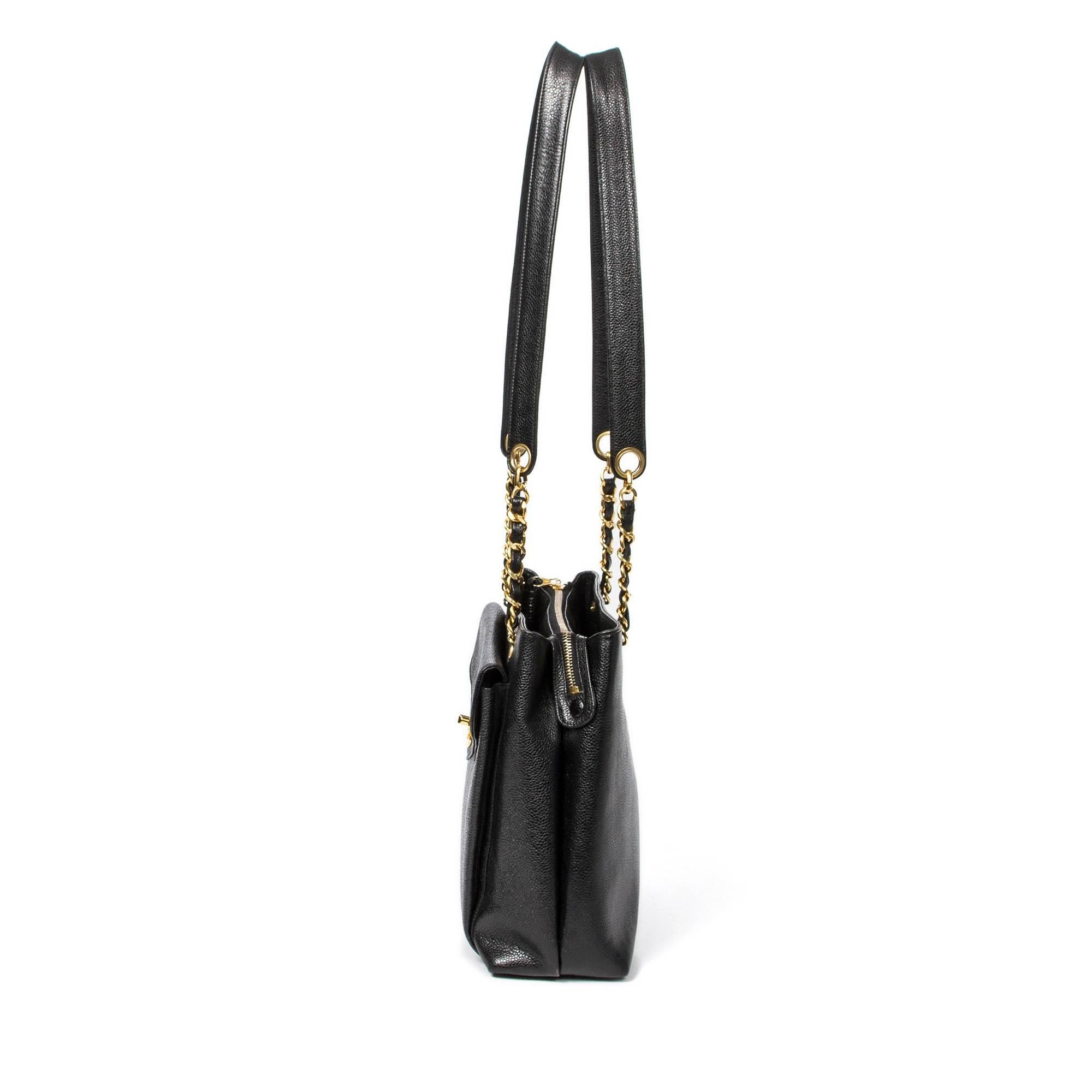 Black Shoulder bag Chanel Vintage Front Pocket Tote in black leather For Sale