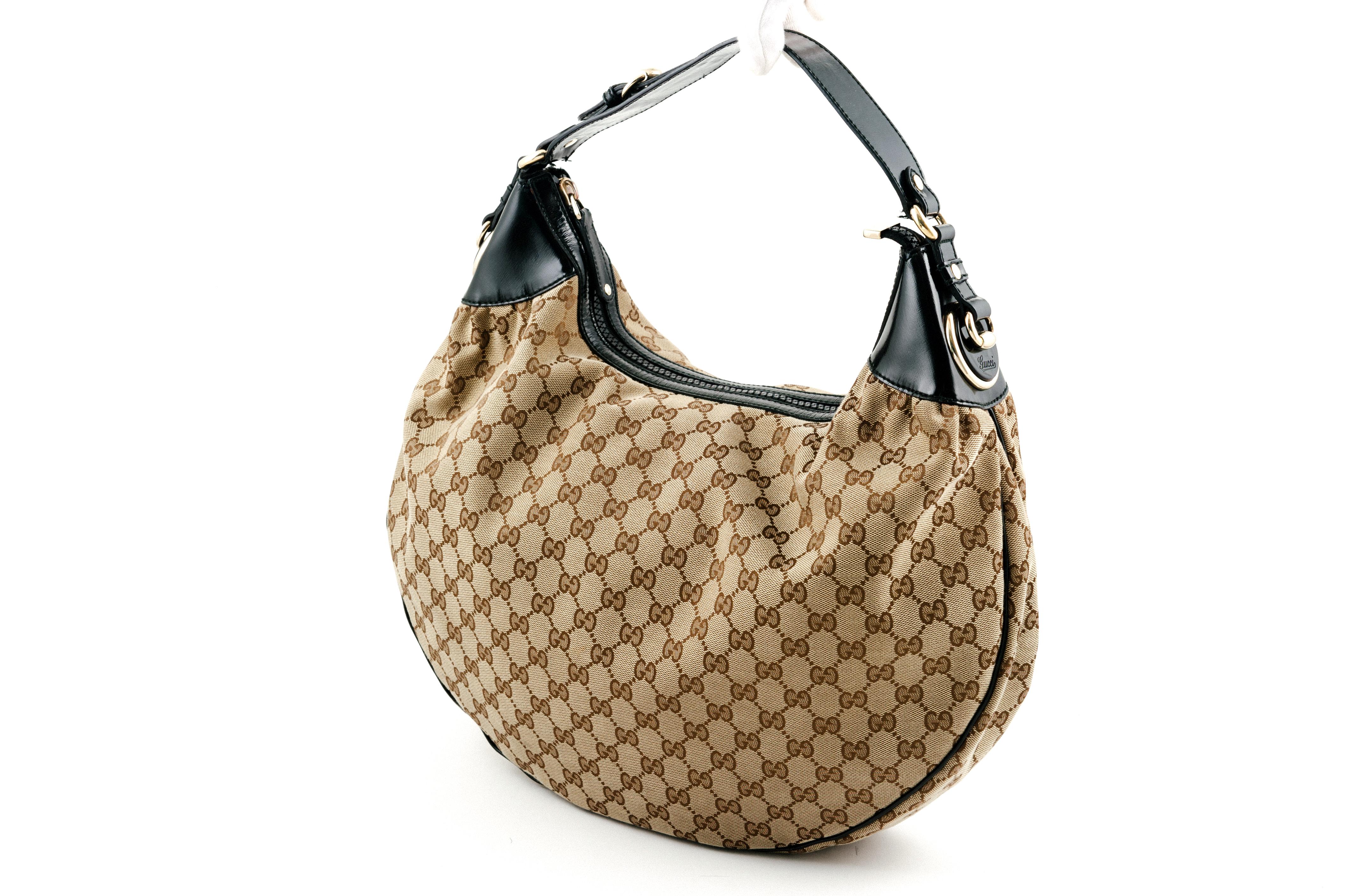 The model Hobo  is one of the most famous reference from the luxury House . Declined in many colors and materials, here it is offered in Brown Monogrammed Canvas and Gold hardware. This product is rated as condition AA. That means the product is in