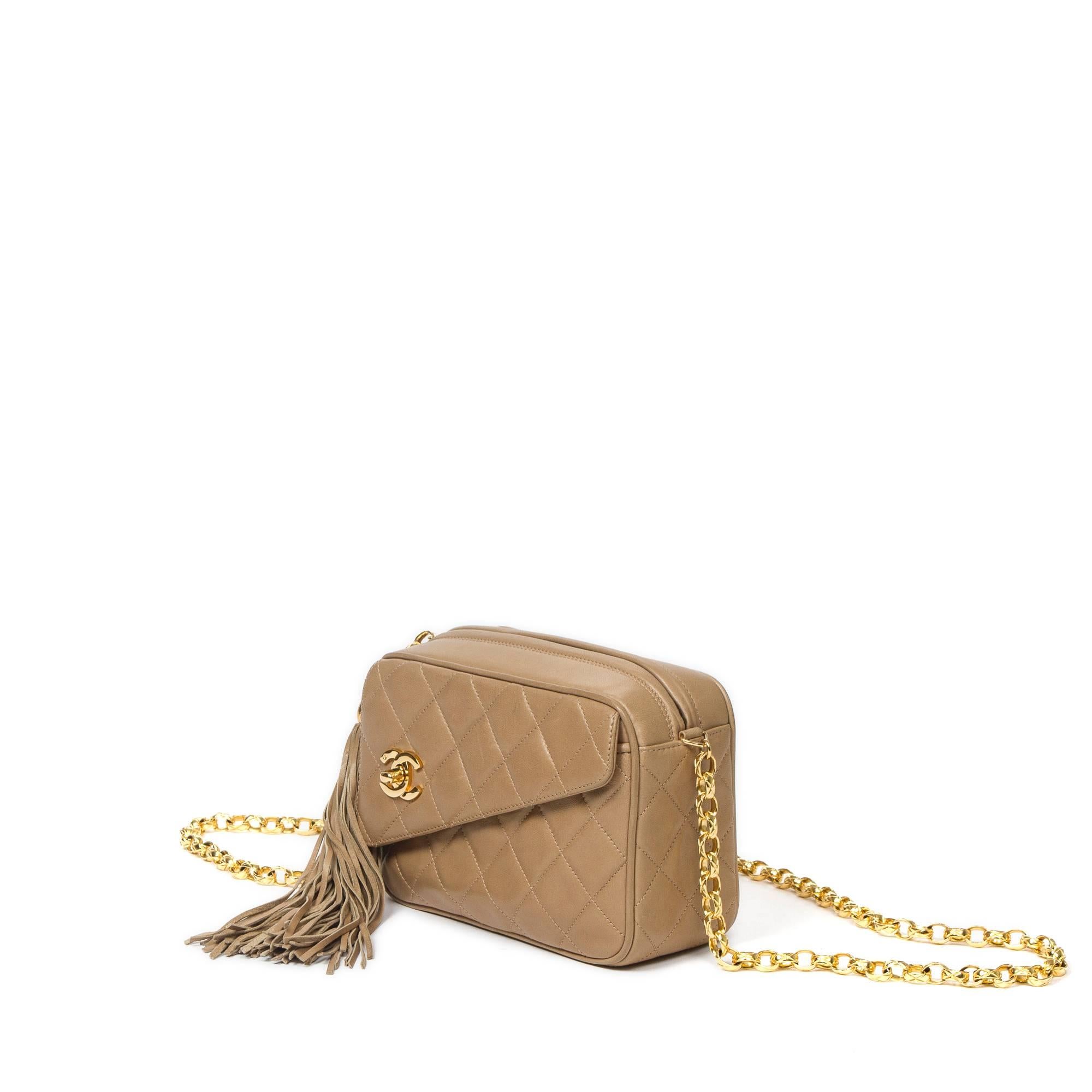 Chanel Vintage Camera Bag 18cm in camel lambskin with thick link gold tone chain strap (50cm). Front pocket with CC turnlock closure. Top zipper closure with leather tassel zipper toggle. Beige leather lined interior with one slip pocket and a zip