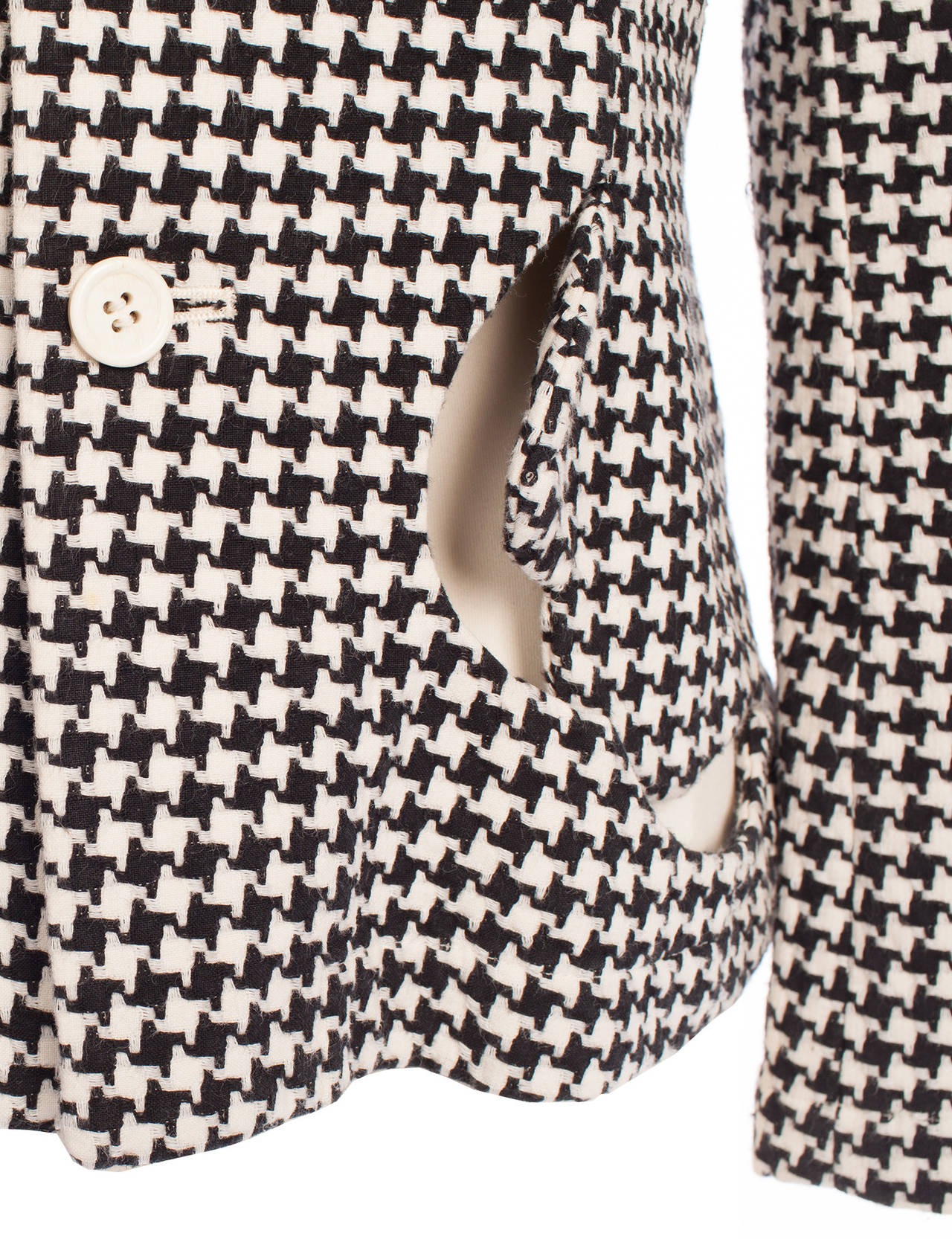 Comme des Garcons CDG Robe de chambre houndstooth printed blazer. Classic shape from CDG with front scalloped edge detail.