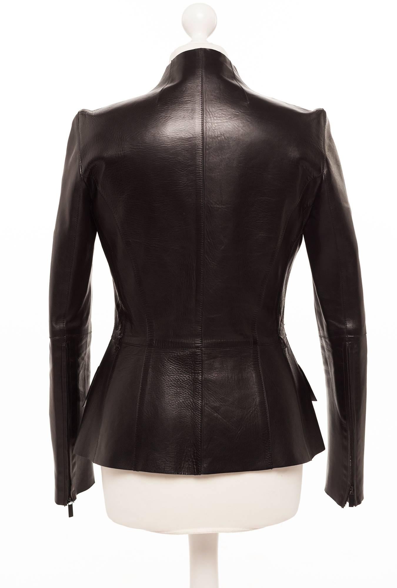 Mid 90s Gucci by Tom Ford asymmetrical Leather Blazer, Sz. M In Excellent Condition In Berlin, DE