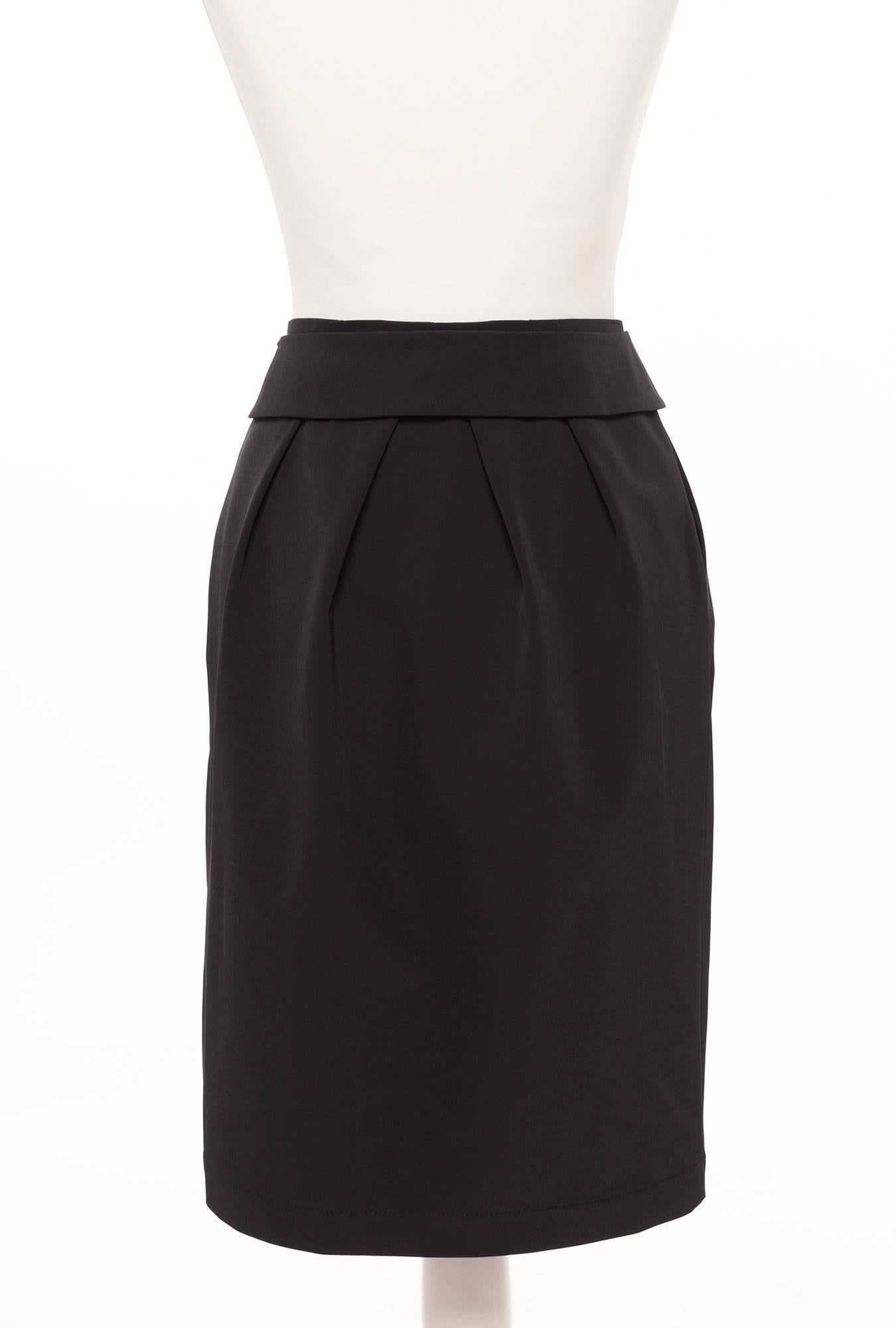 Women's 90's Prada vintage skirt with large front pleats, Sz. 4 For Sale