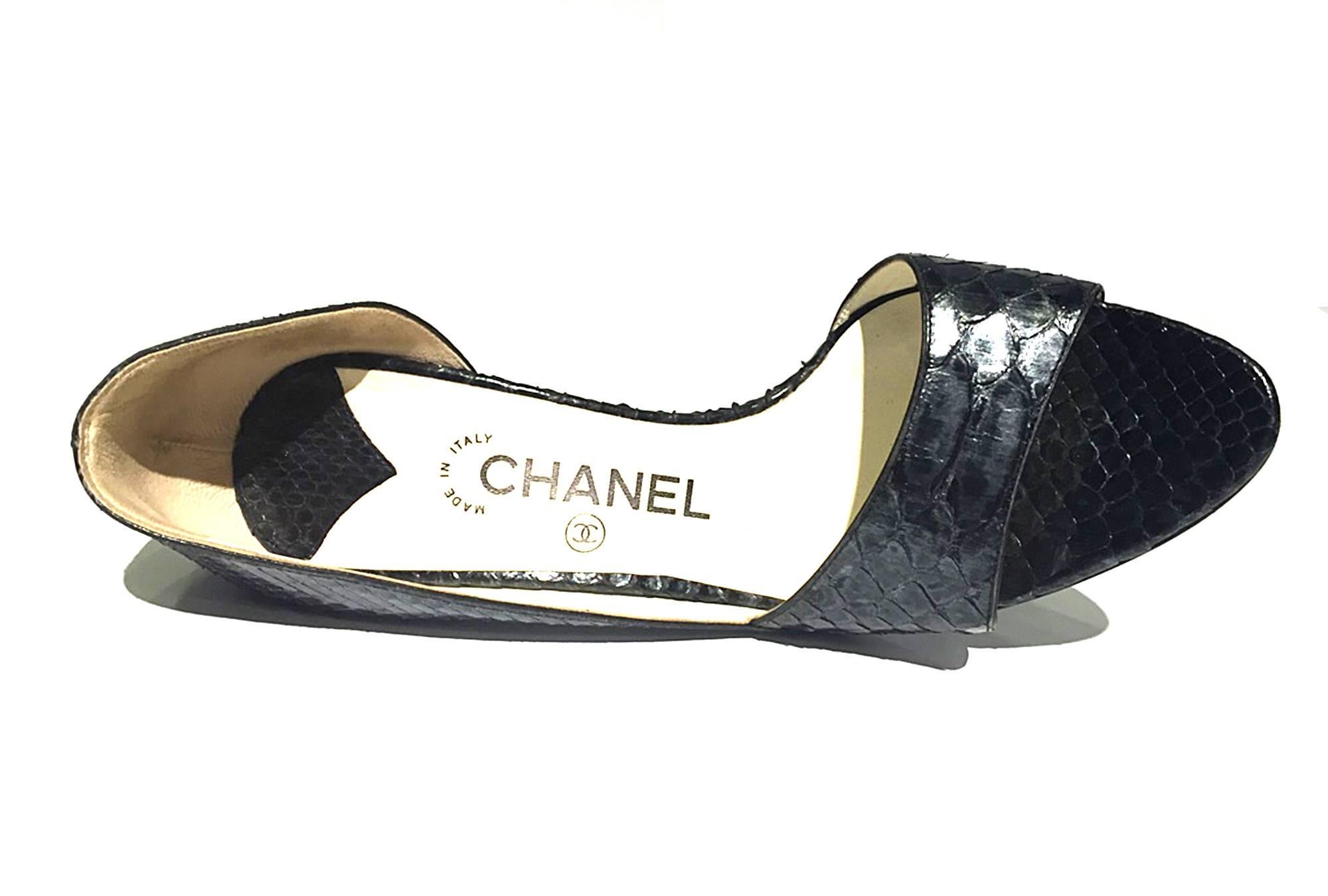 Women's 90s Chanel snake leather peep toes in black, Sz 8 For Sale
