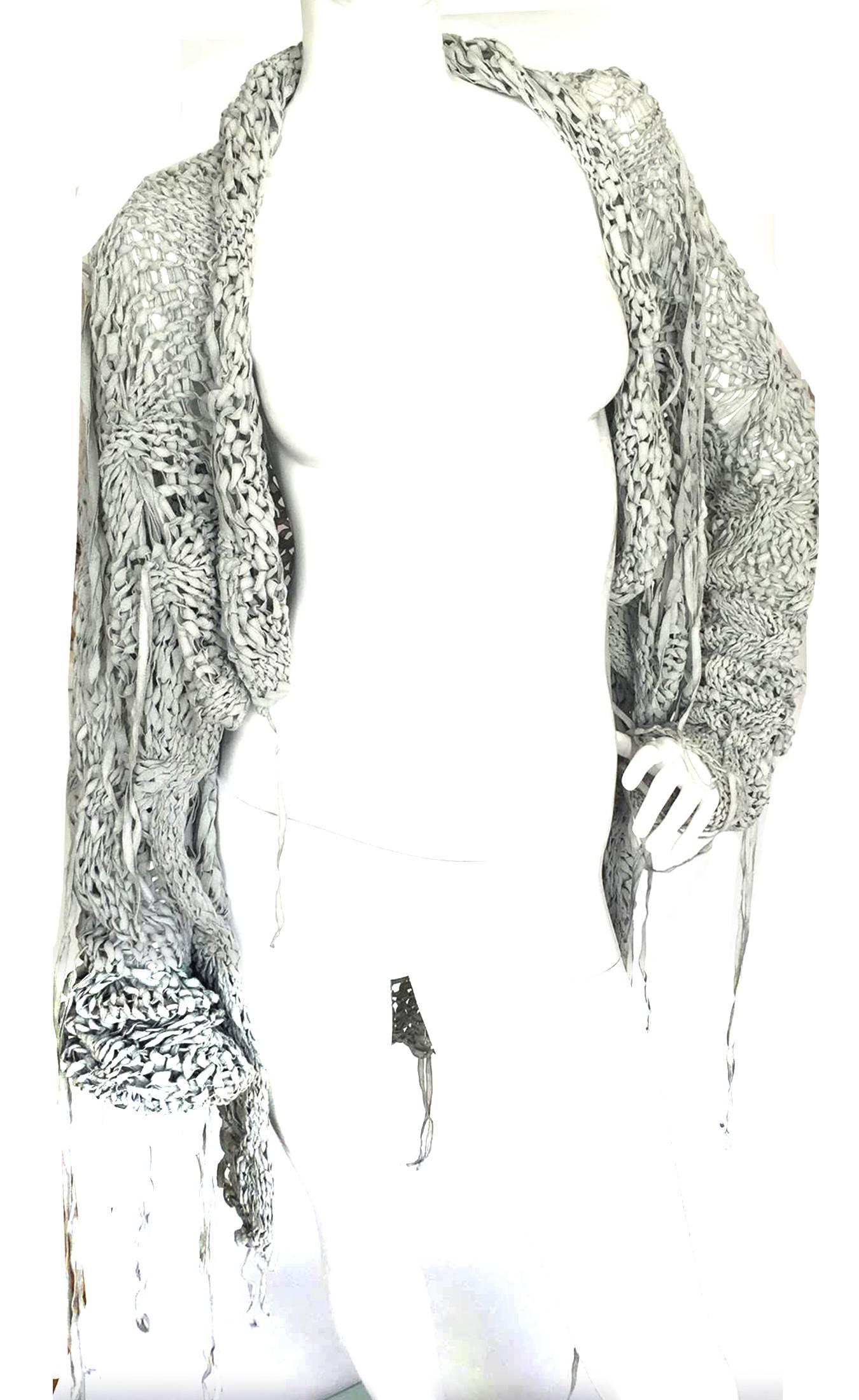 Gareth Pugh Fall 2010 oversized hand knitted abstract light grey cardigan. Sz M In Excellent Condition For Sale In Berlin, DE