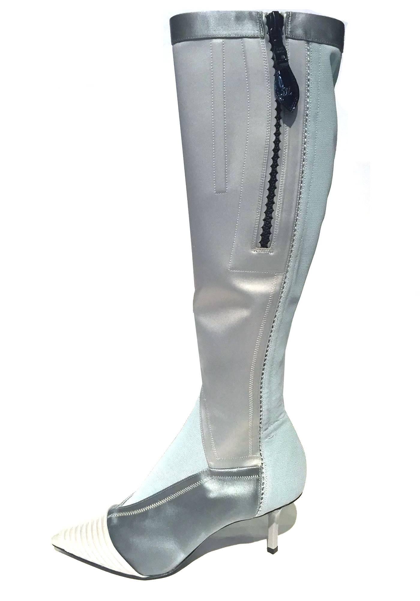 Louis Vuitton by Nicolas Ghesquire thigh high grey boots, Sz. 9.5 In New Condition For Sale In Berlin, DE