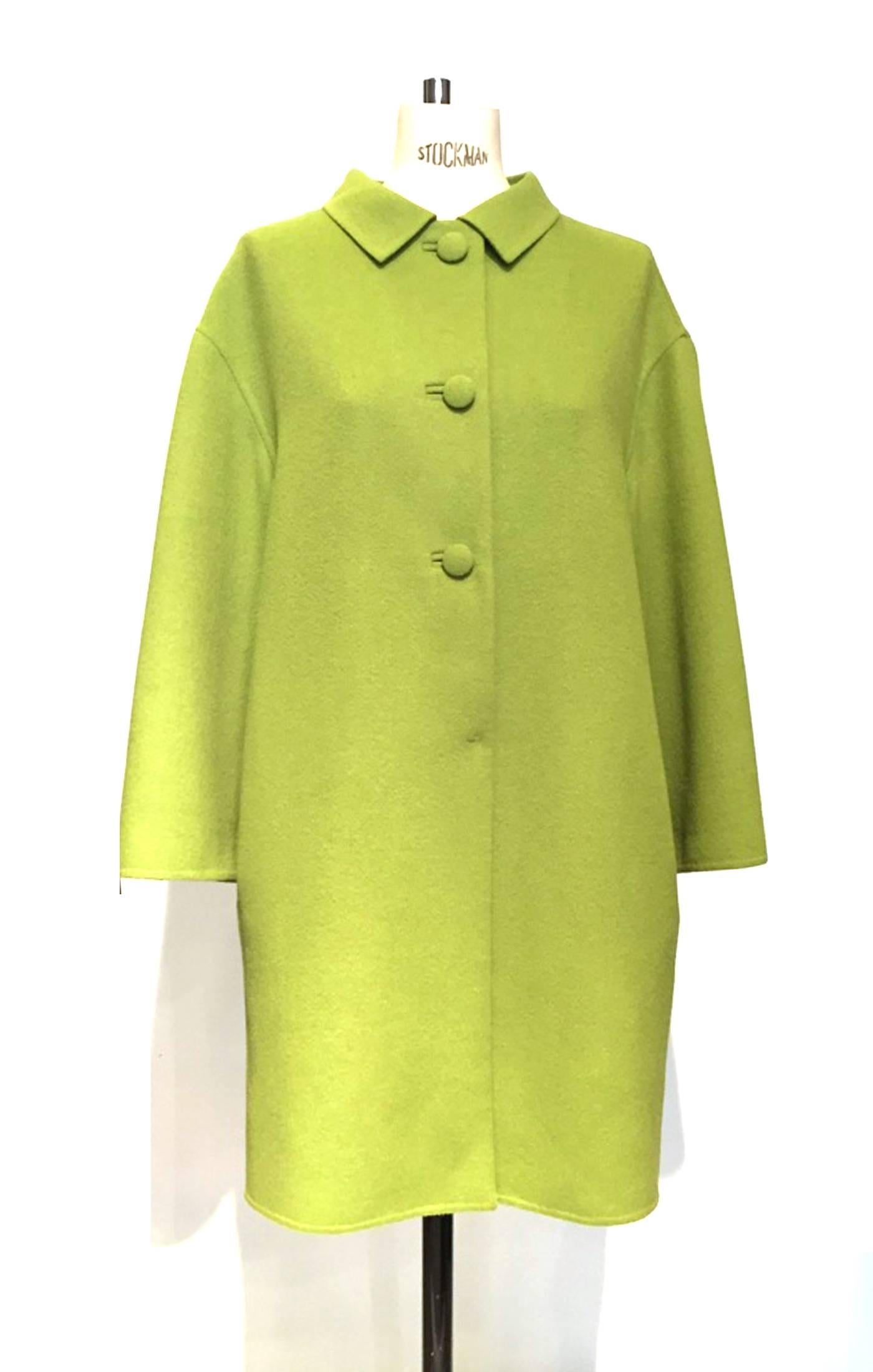 Prada green wool coat with 3 buttons closure in front in a beautiful light green colour, a true dream piece from Prada!