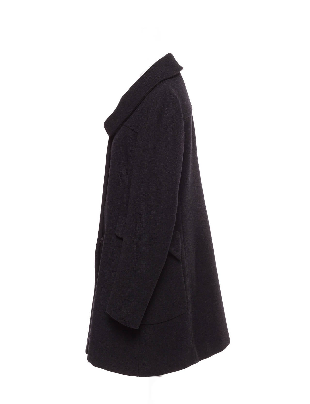 Women's Prada minimal Wool coat with collar detail and large pockets, Sz. M