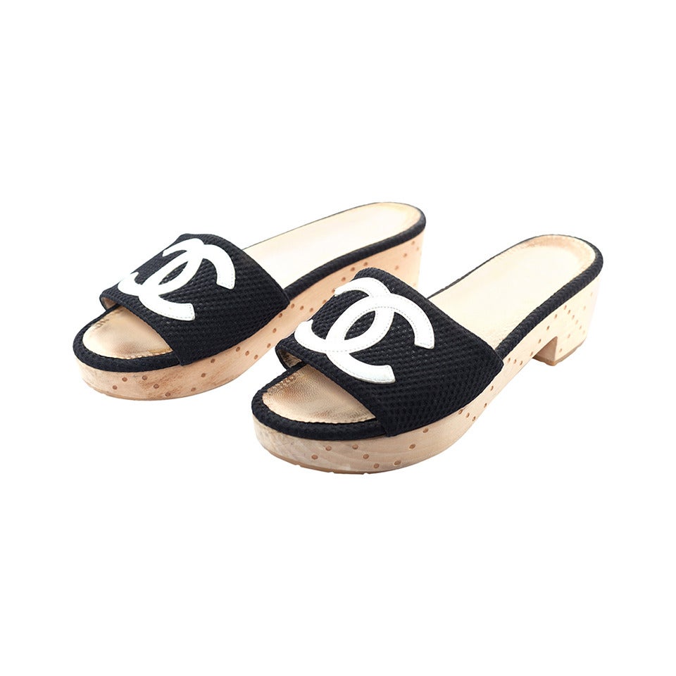 Chanel logo clogs with wooden heels, Sz. 7.5