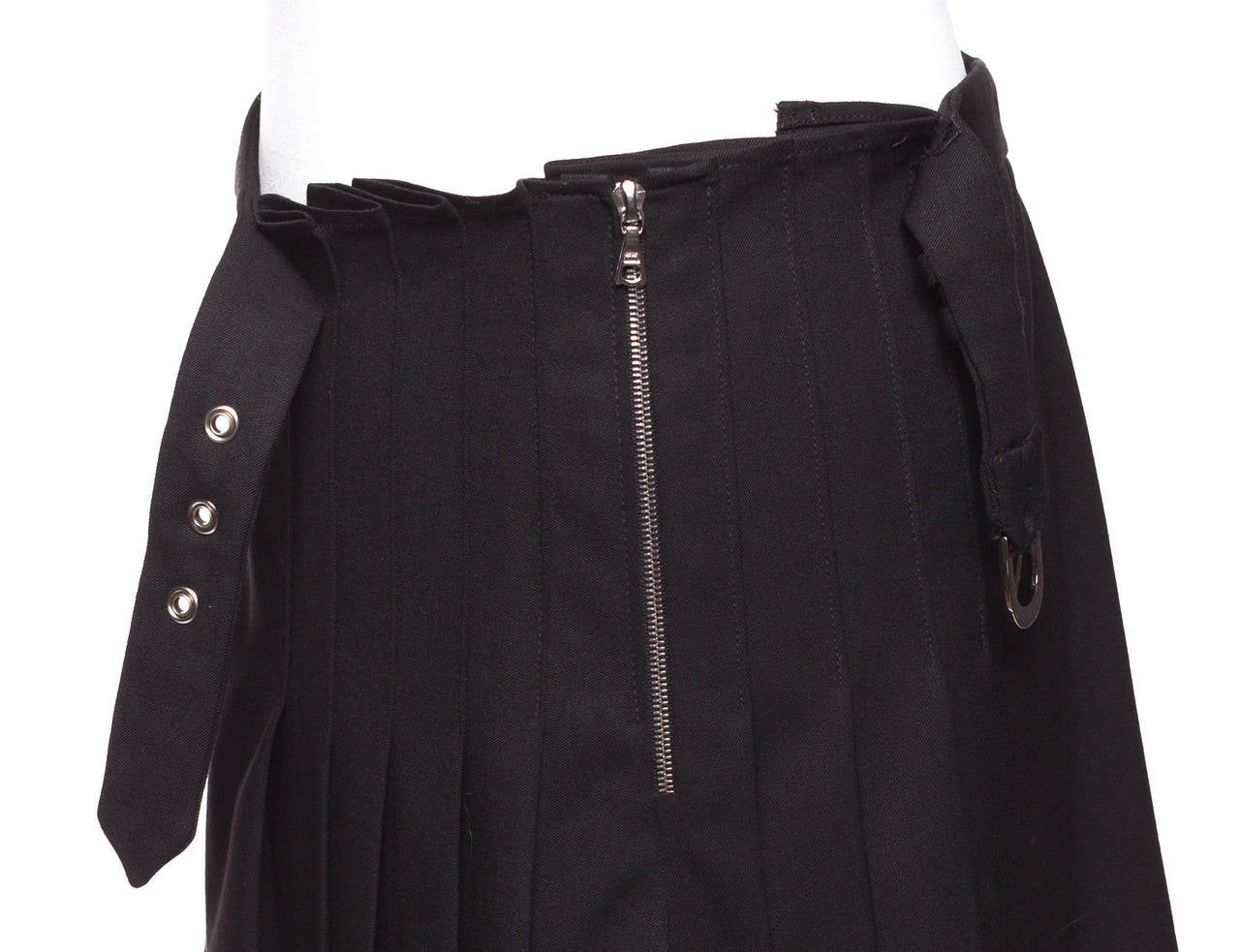 Balenciaga by Nicolas Ghesquire pleated cargo mini skirt. In Excellent Condition In Berlin, DE