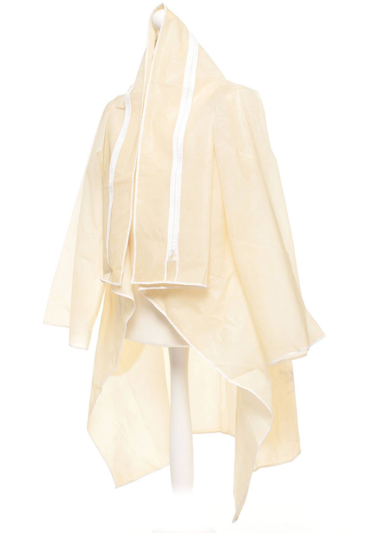 The (PVC) Duvet coat is square with detachable sleeves and designed to lie flat. The shoulders are not defined and the sleeves applied to the surface of the duvet. It can be worn as a coat, a waistcoat, and a wrap. A series of duvet covers made out