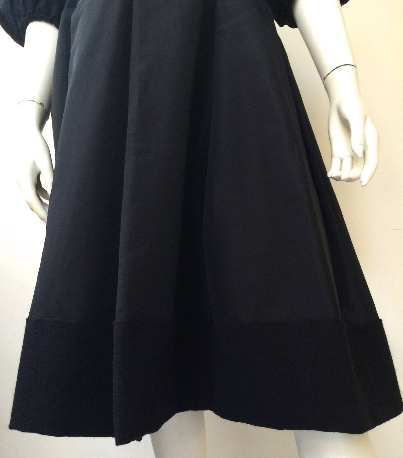 Pauline Trigere 1980s Black Evening Cocktail Dress Size 6/8. In Excellent Condition For Sale In Atlanta, GA