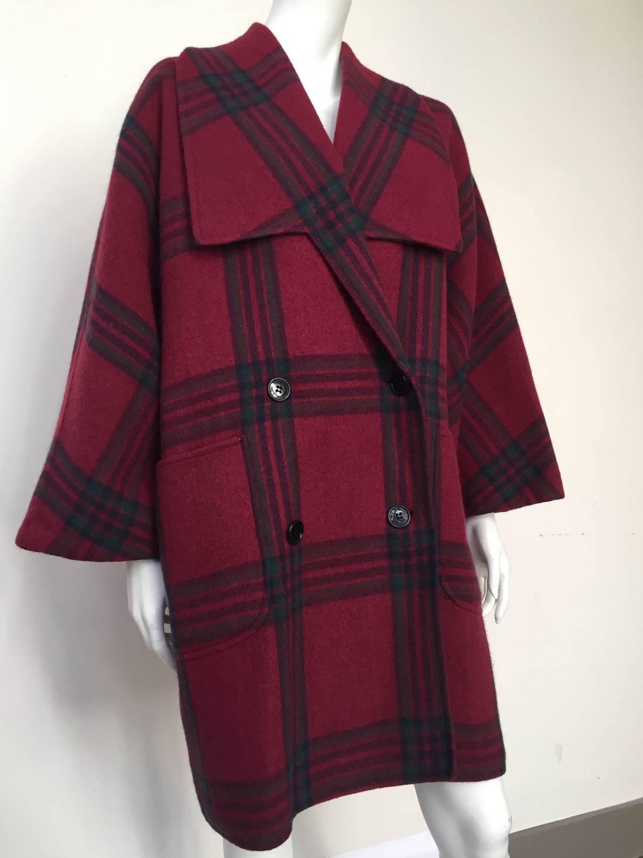 Oscar de la Renta 90s plaid wool cocoon coat size 10. In Good Condition In Atlanta, GA
