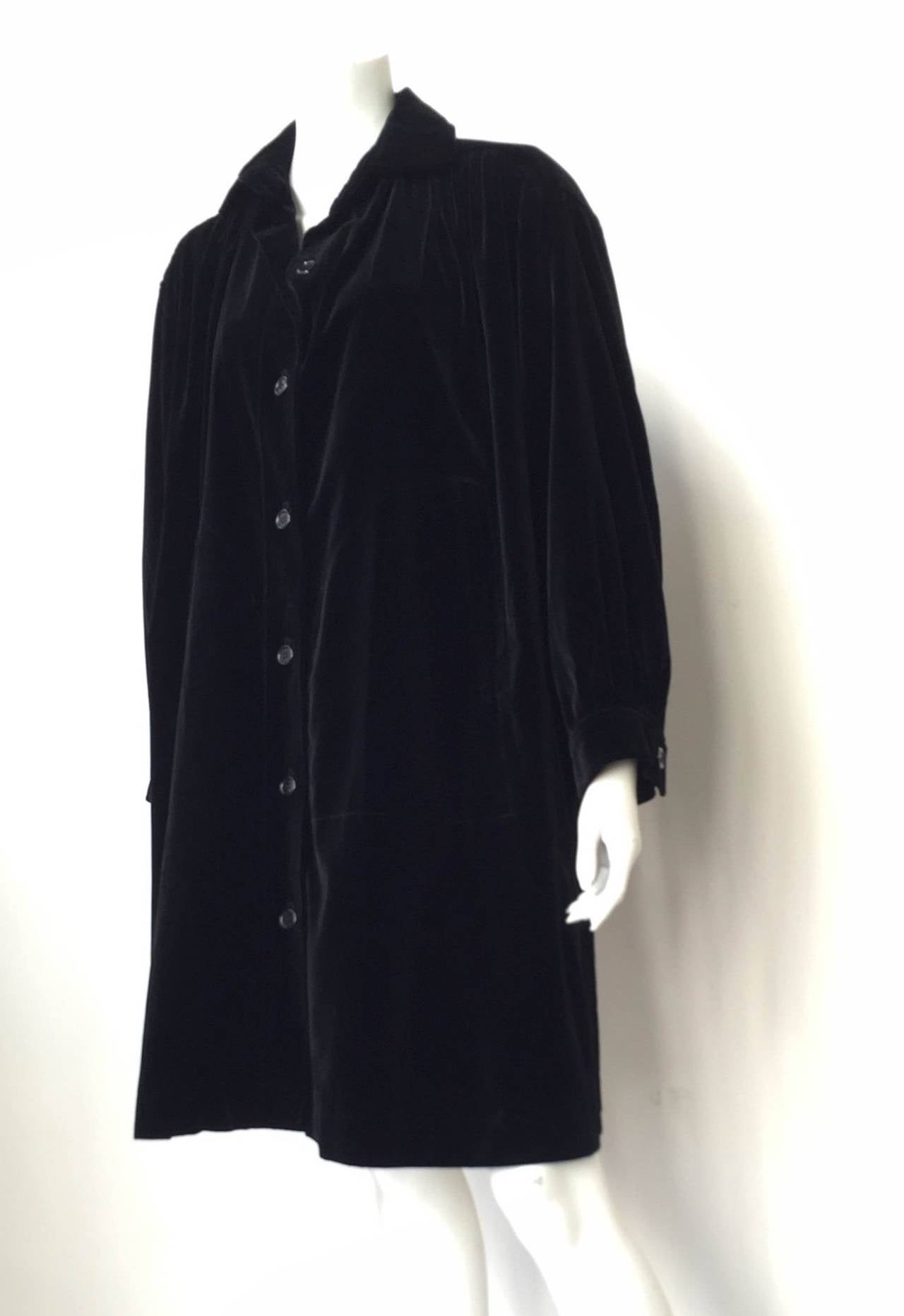 Saint Laurent Rive Gauche 70s black velvet coat. In Good Condition In Atlanta, GA
