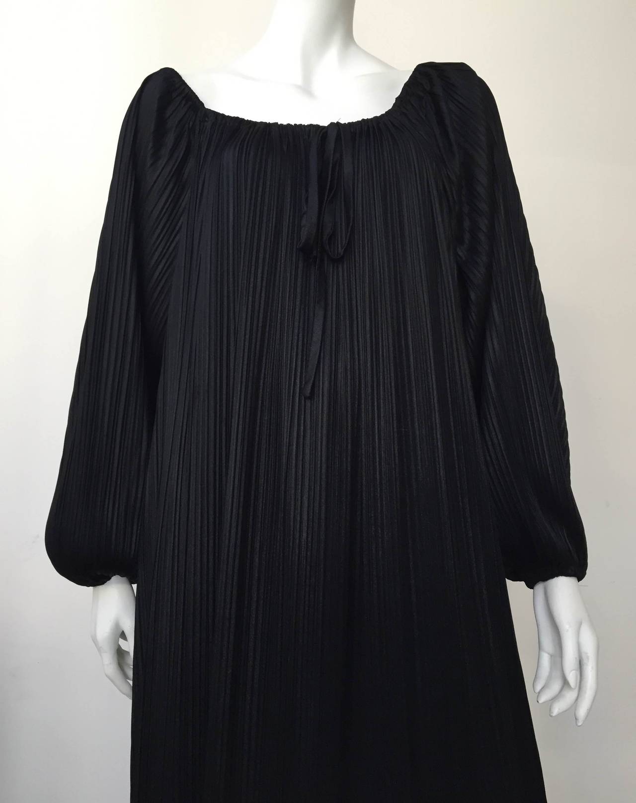 Halston IV Dorian 70s black caftan / loungewear for Sak's Fifth Avenue, made in the USA. There is an adjustable drawstring at neckline & elastic sleeves. The original size tag says it is a small but will easily fit any woman who wears a size 4, 6, 8