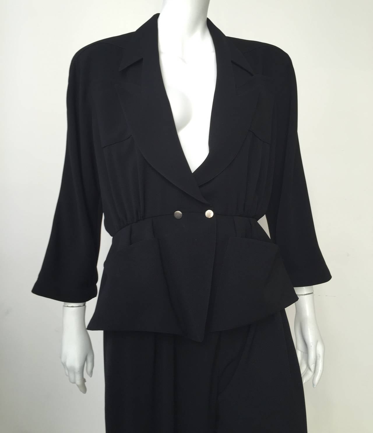 Thierry Mugler 80s black pant suit made in France. French size 44 which is a US size 12 but fits more like a today size 8/10 - please use measurements to measure yourself to make sure this fits properly.  
Measurements are:
JACKET:
42