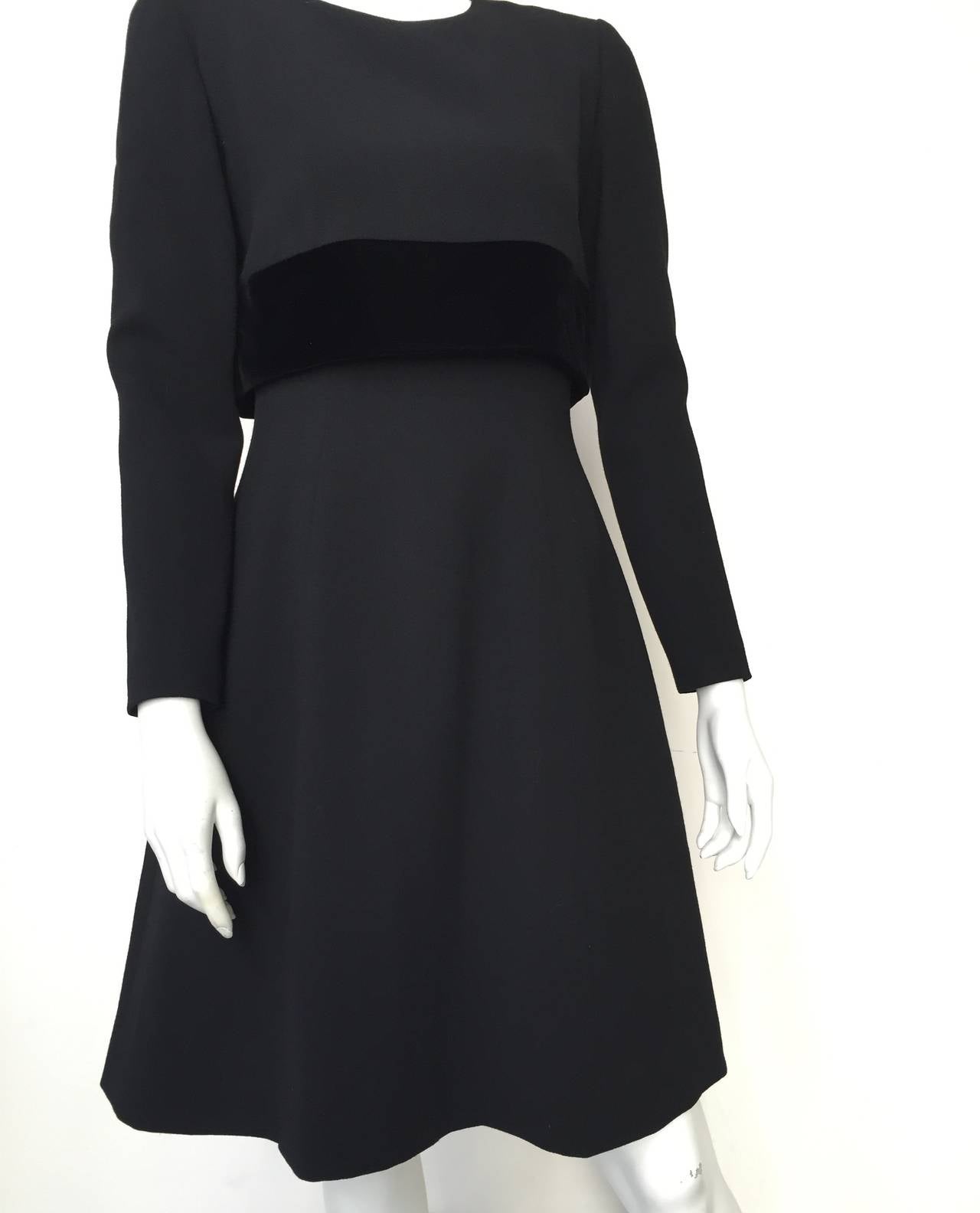 Black  Oscar de la Renta 90s black dress size 6. For Sale