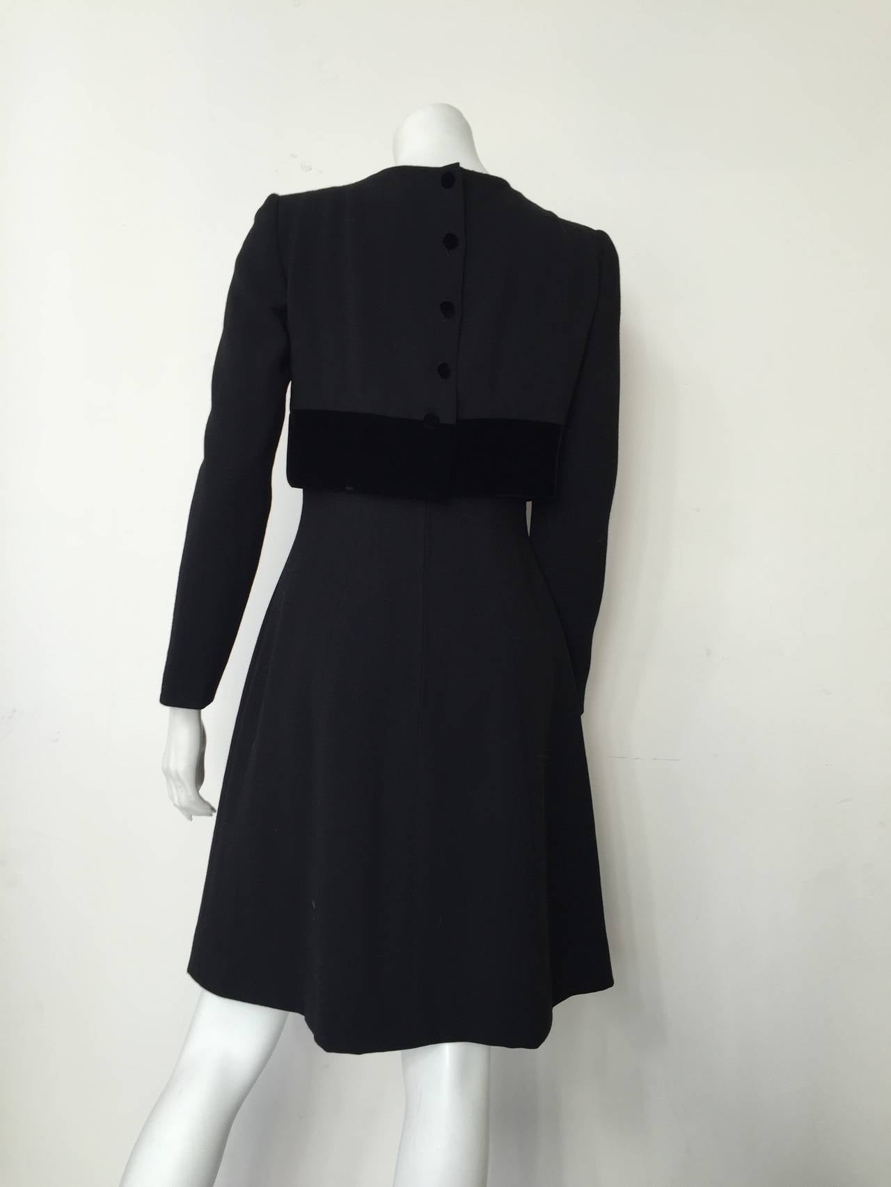  Oscar de la Renta 90s black dress size 6. In Good Condition For Sale In Atlanta, GA