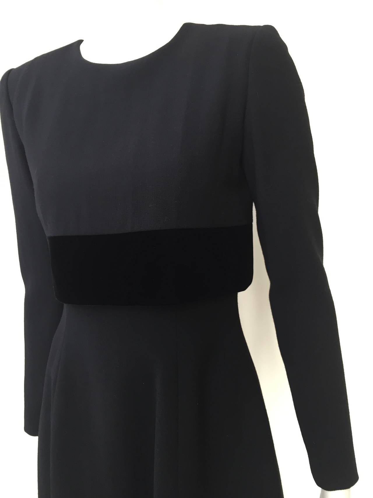  Oscar de la Renta 90s black dress size 6. For Sale 1