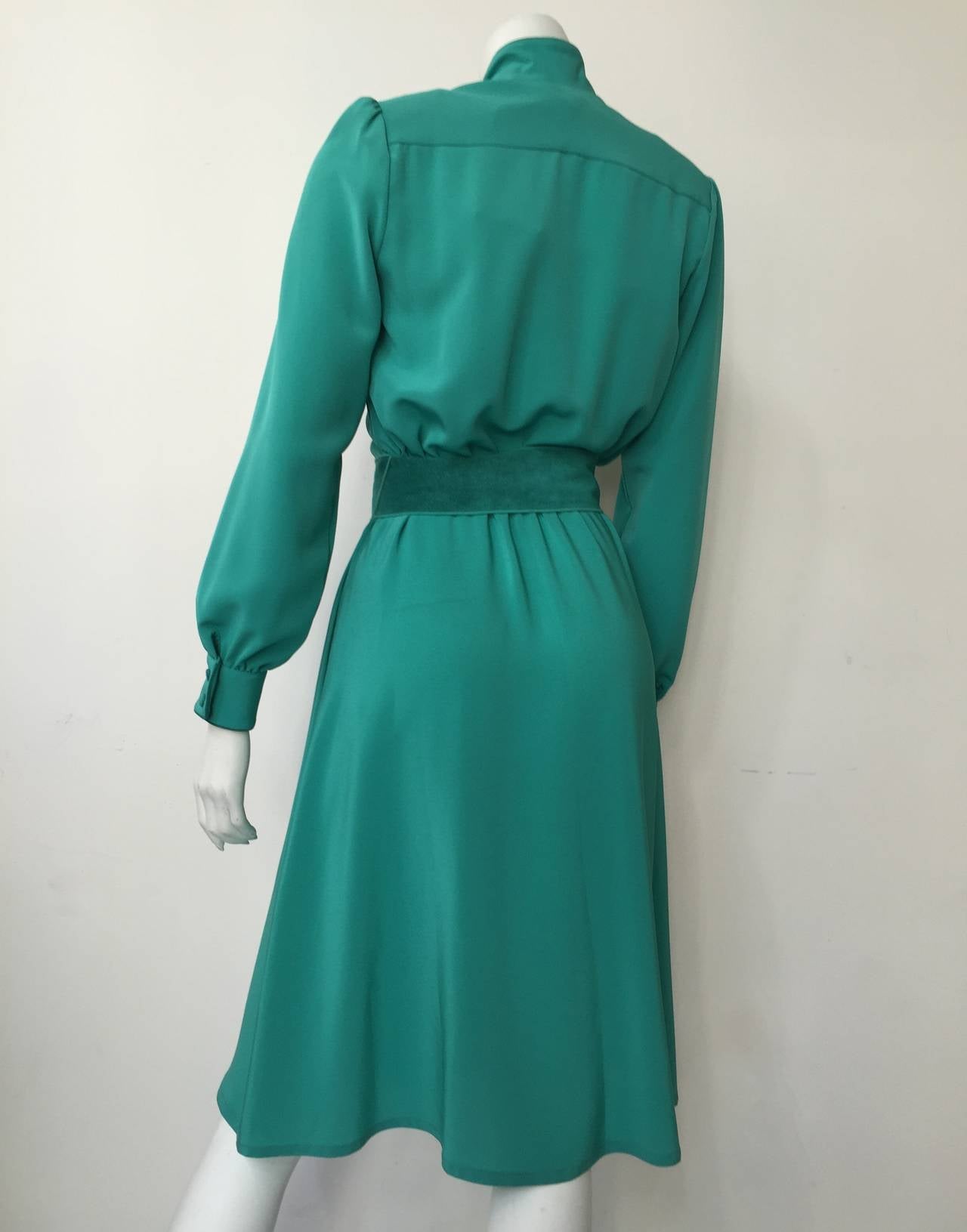 Lilli Ann 1980s Dress with Ultrasuede Trim & Pockets Size 4. For Sale 1