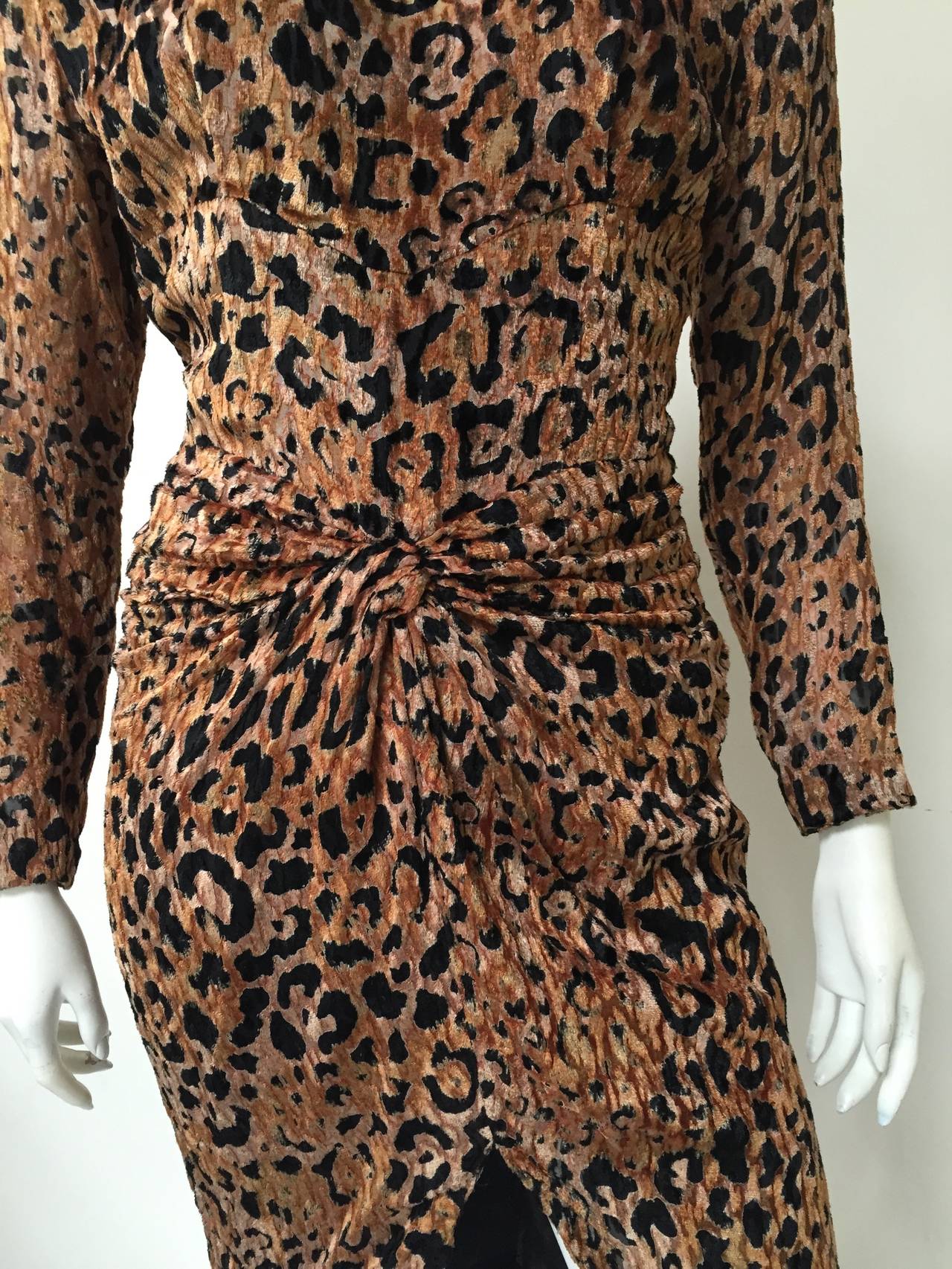 Vicky Tiel 80s for Bergdorf Goodman cheetah velvet print dress size 6. In Good Condition For Sale In Atlanta, GA