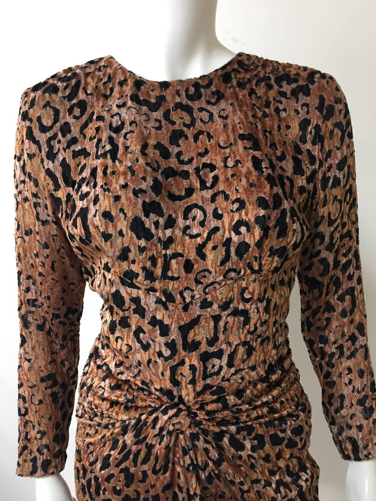 Women's Vicky Tiel 80s for Bergdorf Goodman cheetah velvet print dress size 6. For Sale