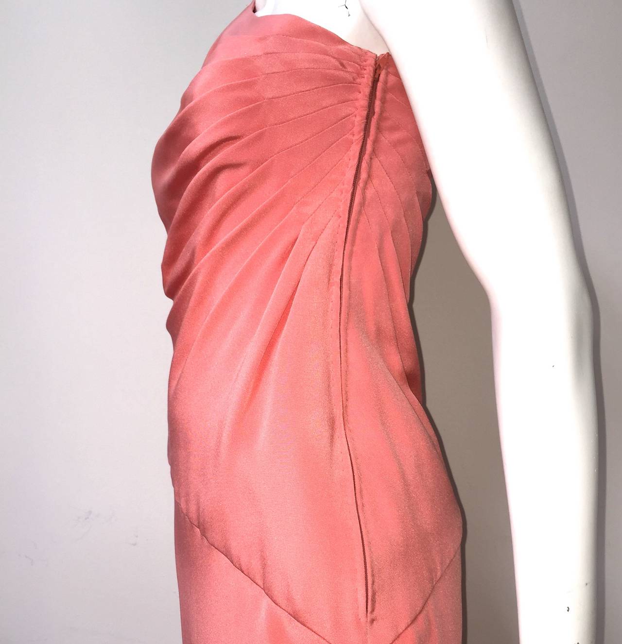 Carolyne Roehm for Sak's Fifth Avenue 1980s Coral Gown Size 6. In Good Condition For Sale In Atlanta, GA