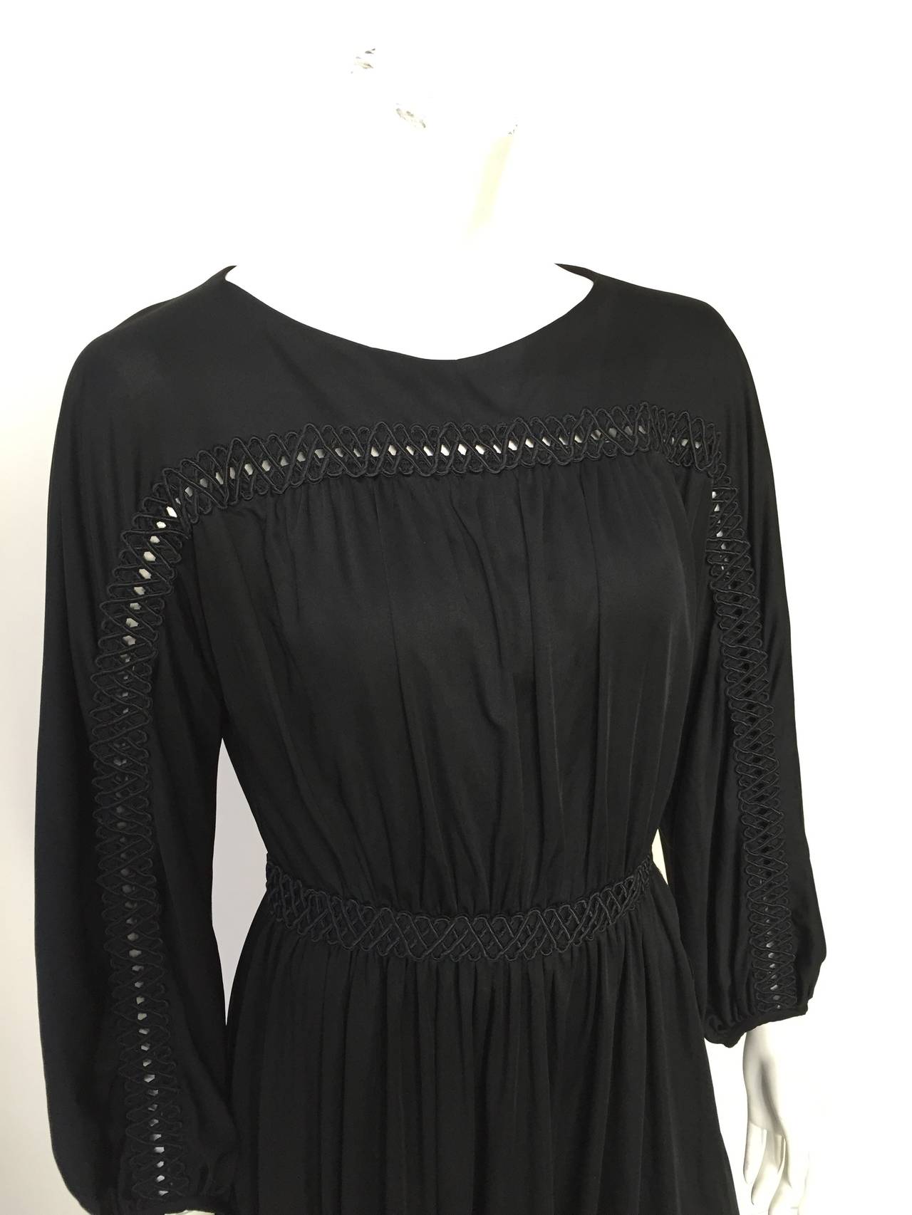 Donald Brooks 70s Black Dress with Pockets Size 6. In Good Condition For Sale In Atlanta, GA