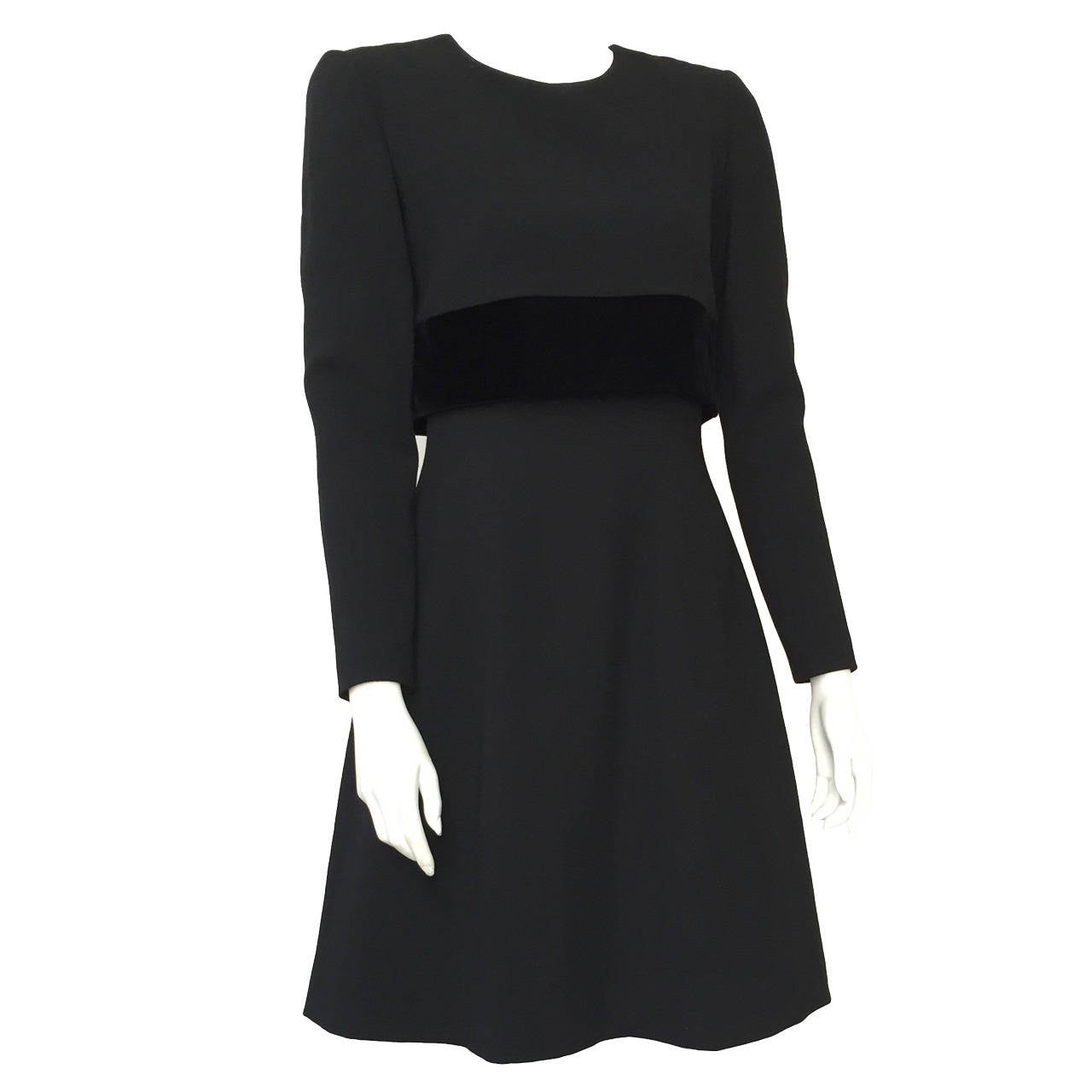  Oscar de la Renta 90s black dress size 6. For Sale