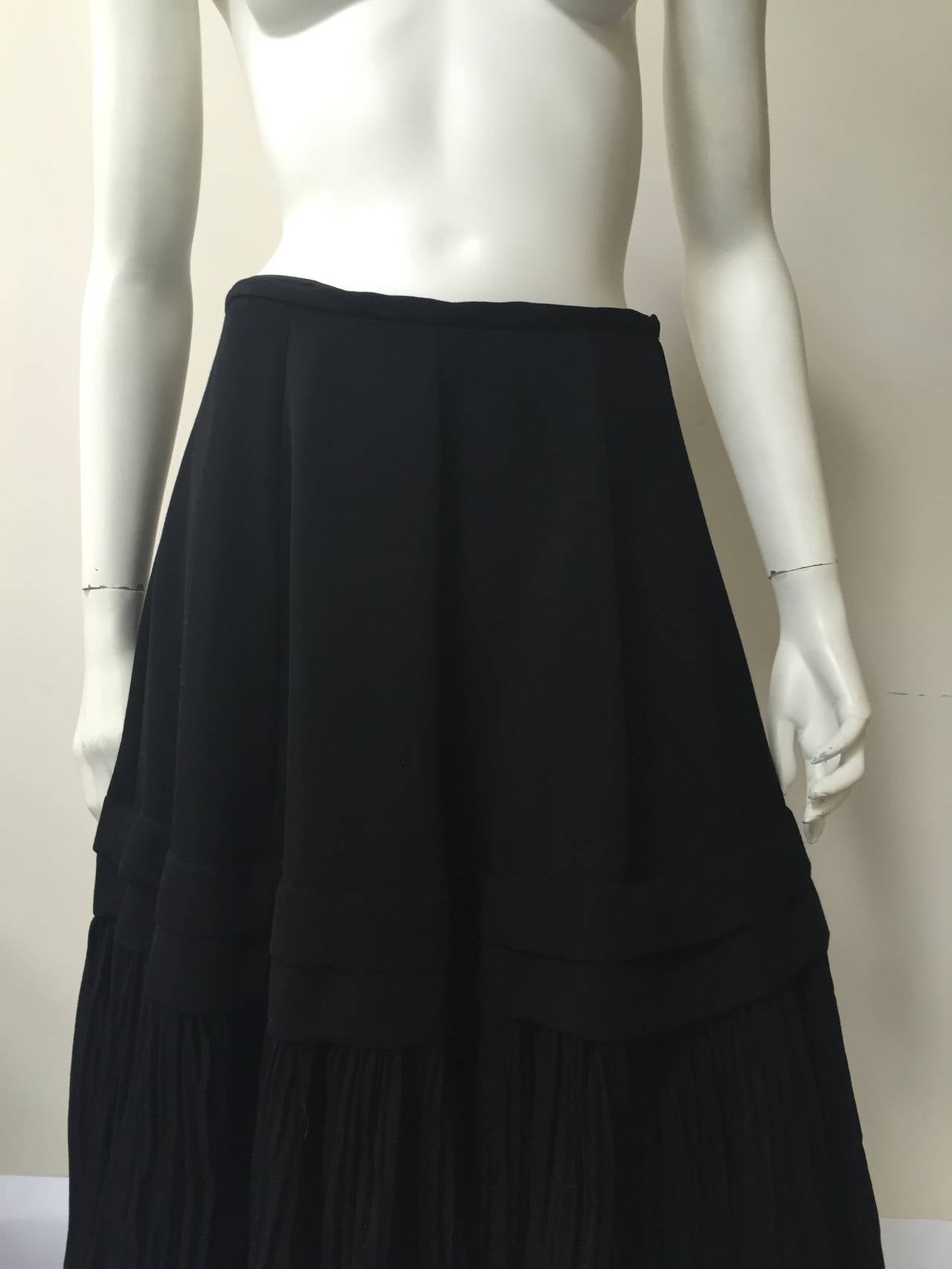 Comme des Garcons by Rei Kawakubo for Bergdorf Goodman skirt size medium. In Good Condition For Sale In Atlanta, GA