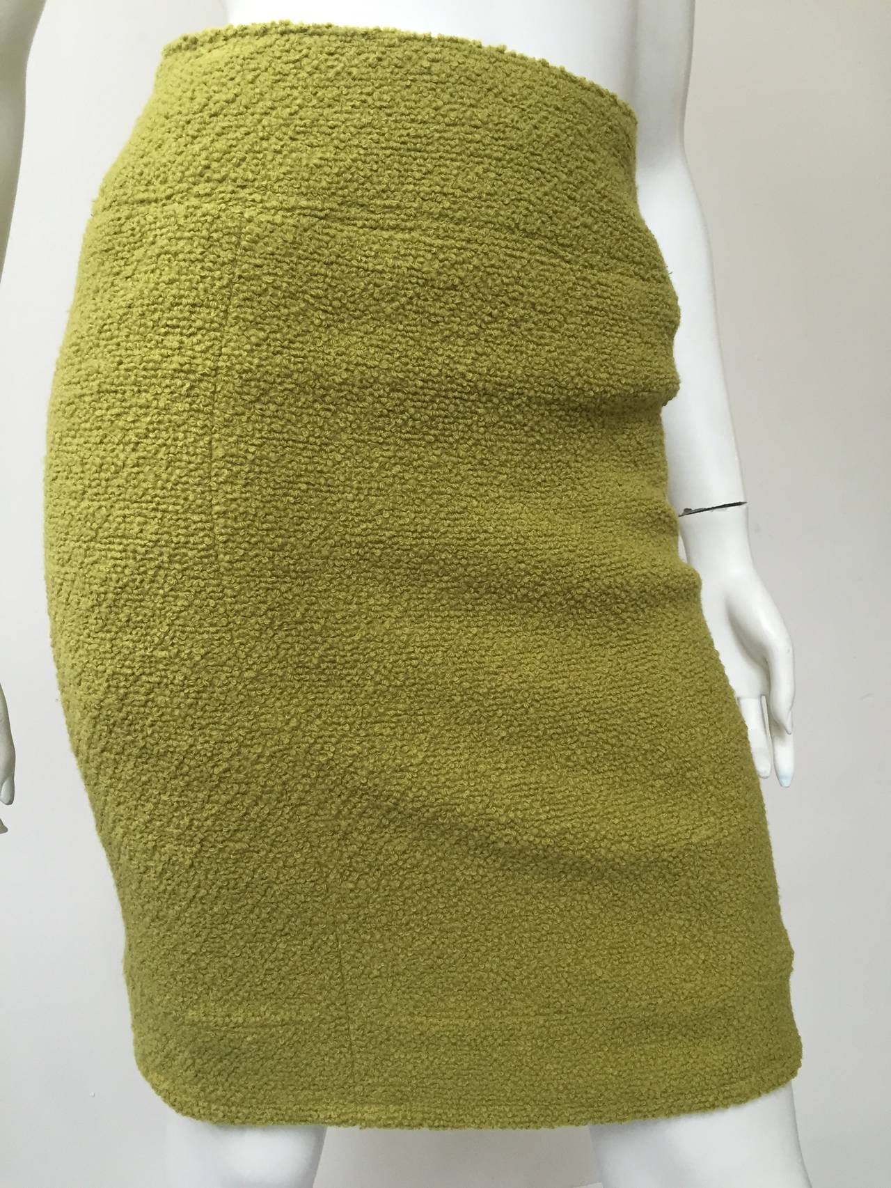 Chanel 80s Boucle Pencil Skirt Size 4 / 38. In Good Condition In Atlanta, GA