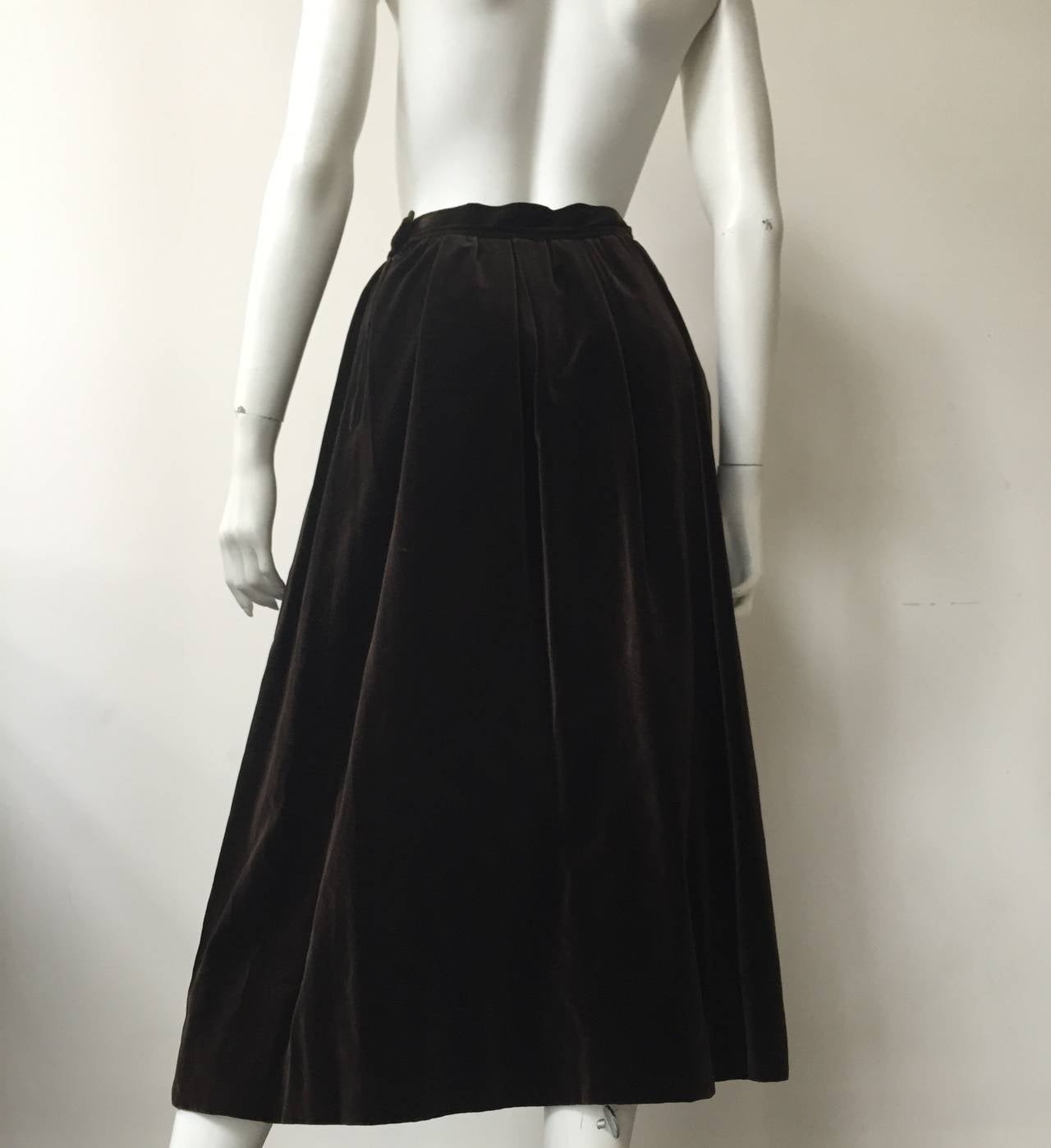 Saint Laurent Rive Gauche 70s velvet skirt with pockets size 6. In Good Condition In Atlanta, GA