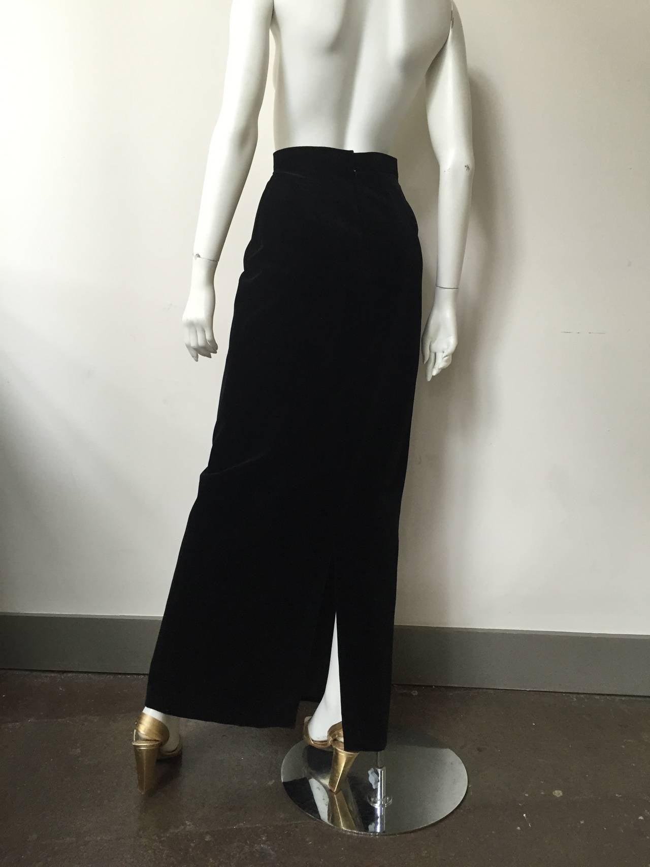 Caroline Charles London for Neiman Marcus 1980s Long Black Velvet Skirt Size 4. In Good Condition In Atlanta, GA
