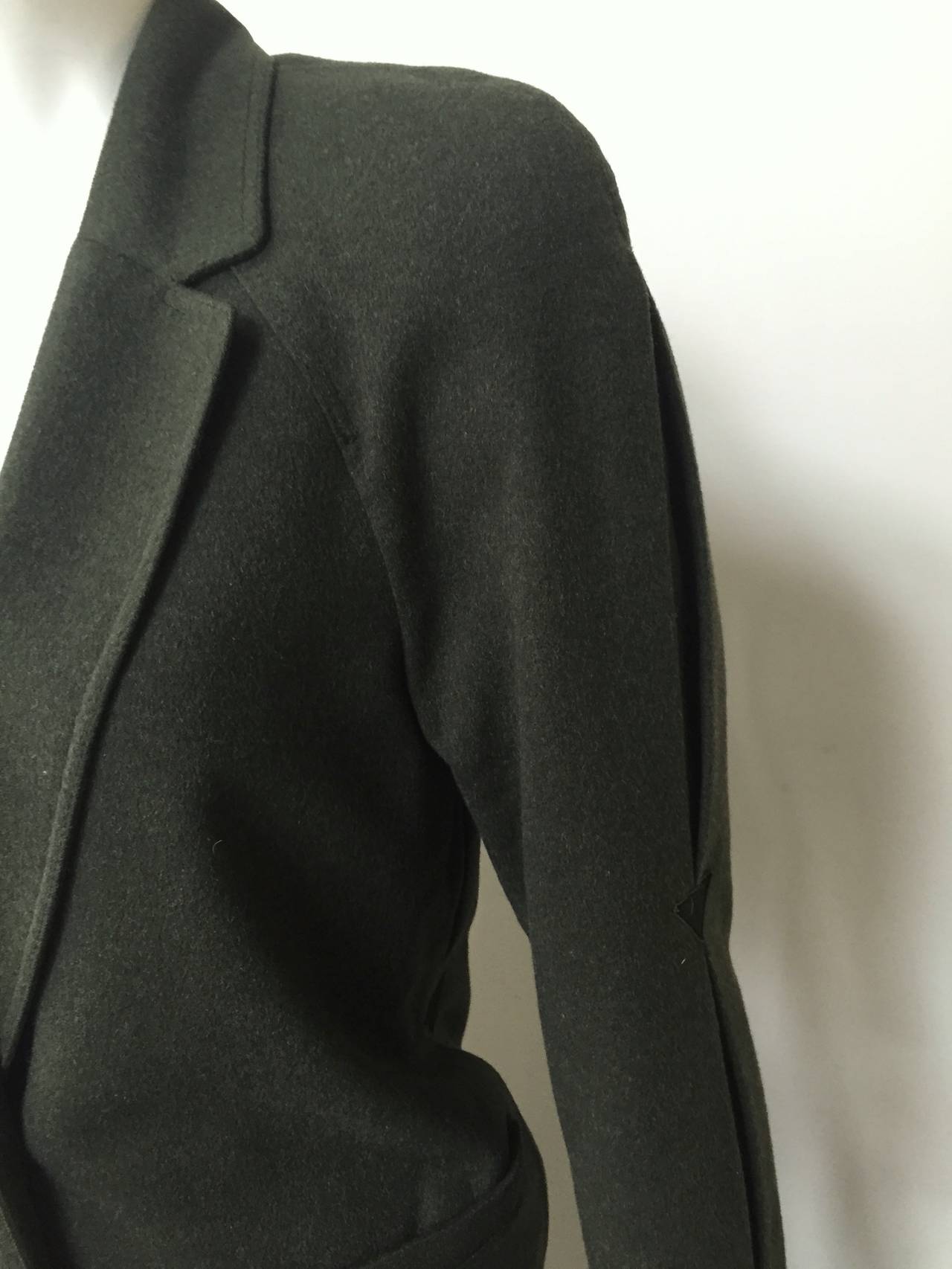 Gianni Versace 80s green wool jacket & gauchos size 4 / 38. In Good Condition In Atlanta, GA