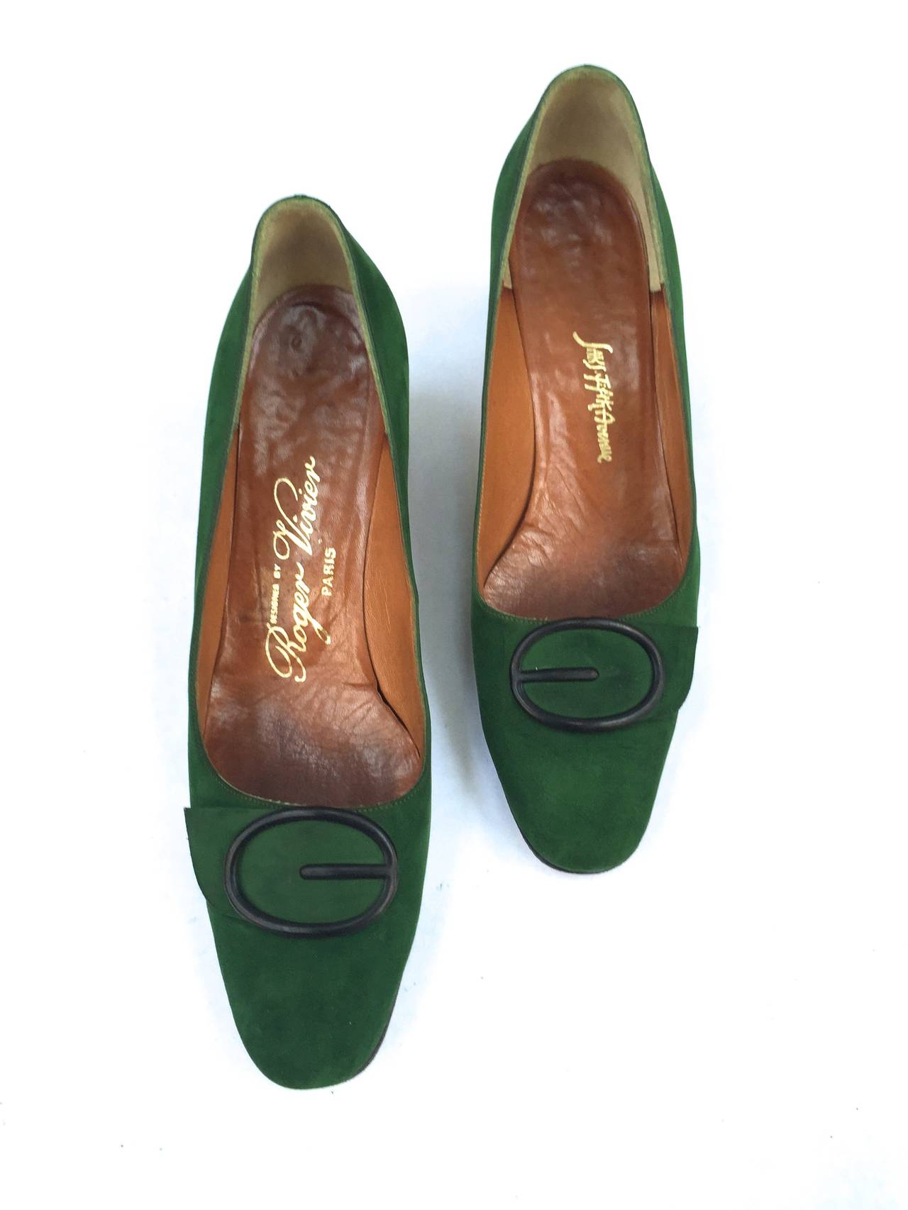 Women's Roger Vivier for Sak's Fifth Avenue 60s green suede heels size 8AA. For Sale