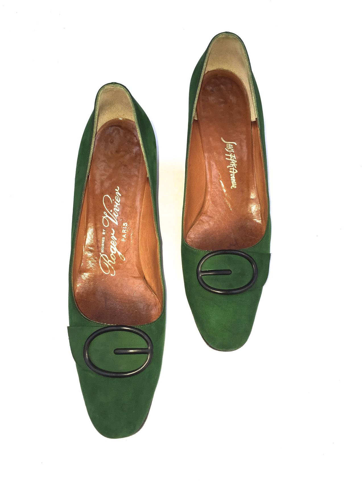 Roger Vivier for Sak's Fifth Avenue 60s green suede heels size 8AA. For Sale 5