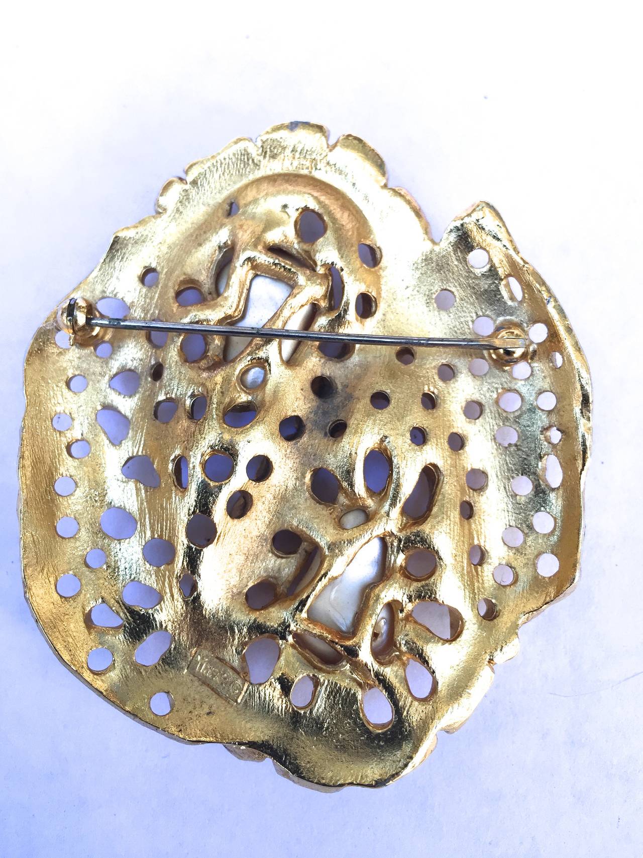 Aesthetic Movement Trifari by Jonathan Bailey 70s gold with pearls brooch / pin 'sculpturesque' For Sale