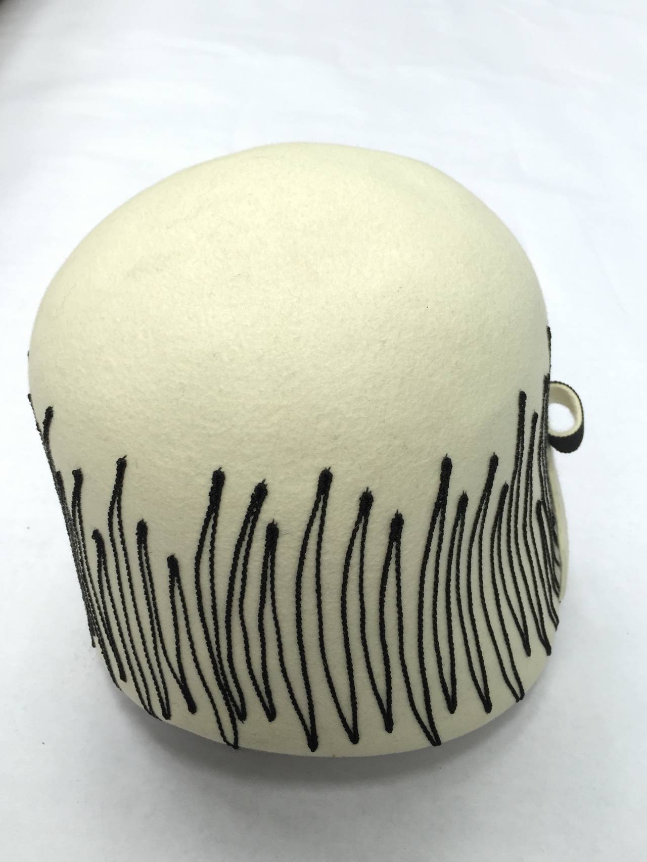 Elsa Schiaparelli Paris 1950s White Wool Felt Hat. For Sale 1