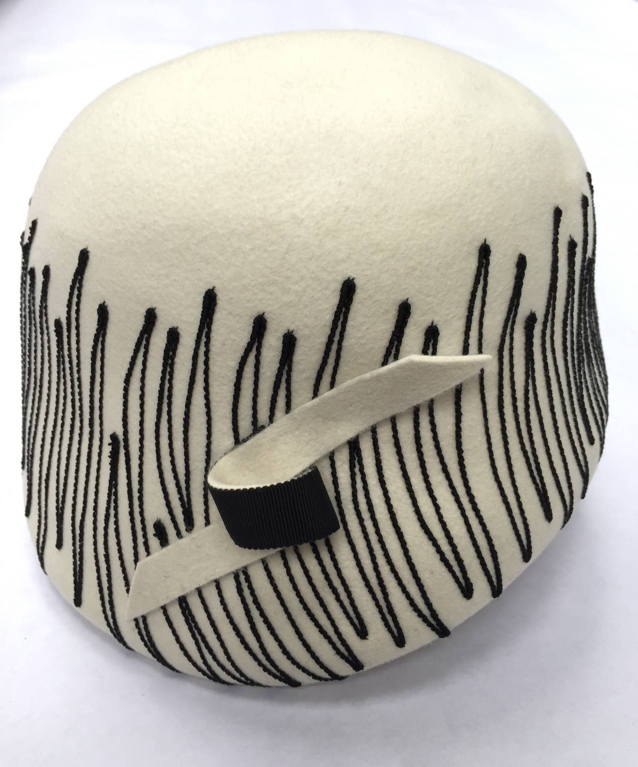 Elsa Schiaparelli Paris 1950s White Wool Felt Hat. For Sale 2