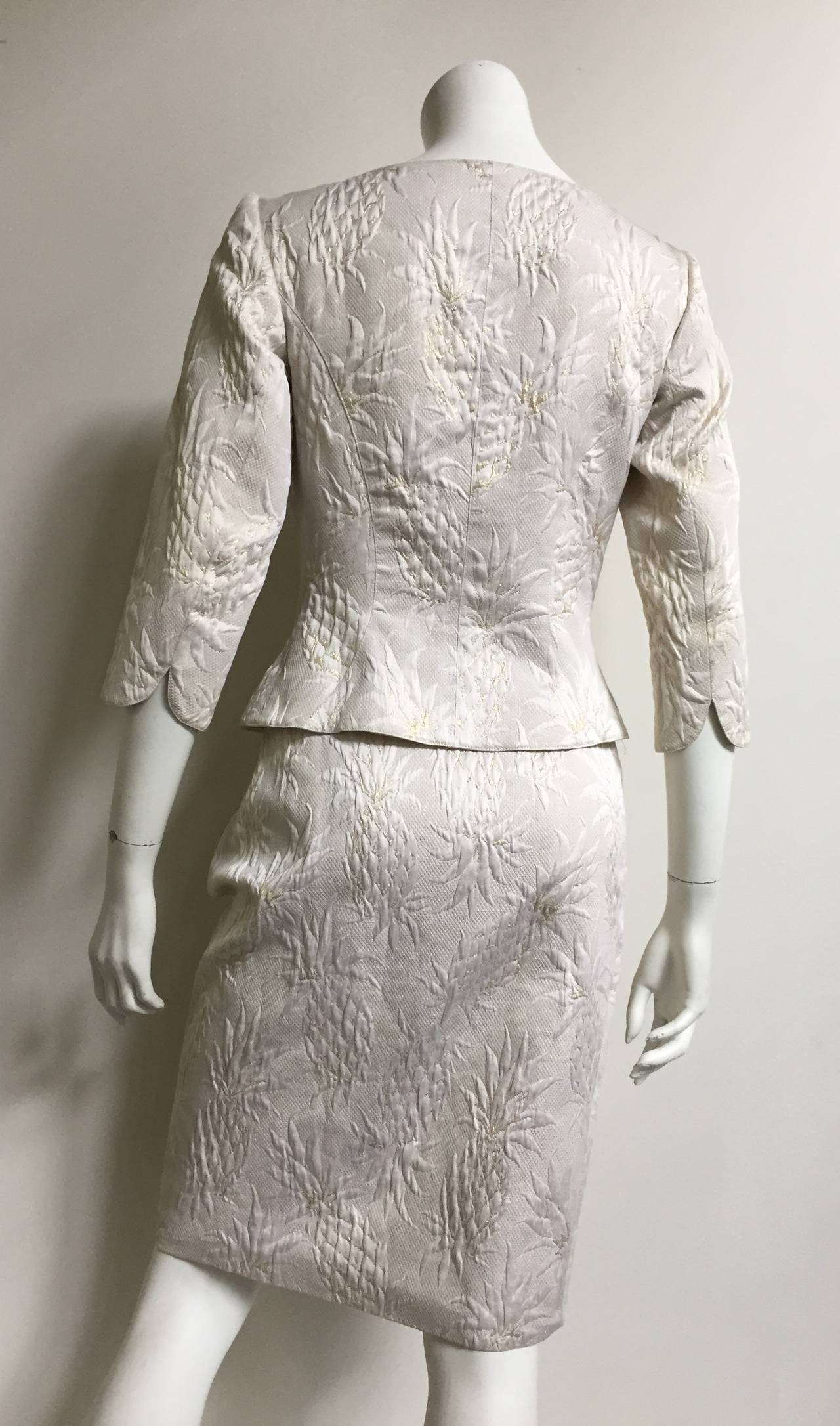 Ungaro White Skirt Suit Size 6. For Sale 3