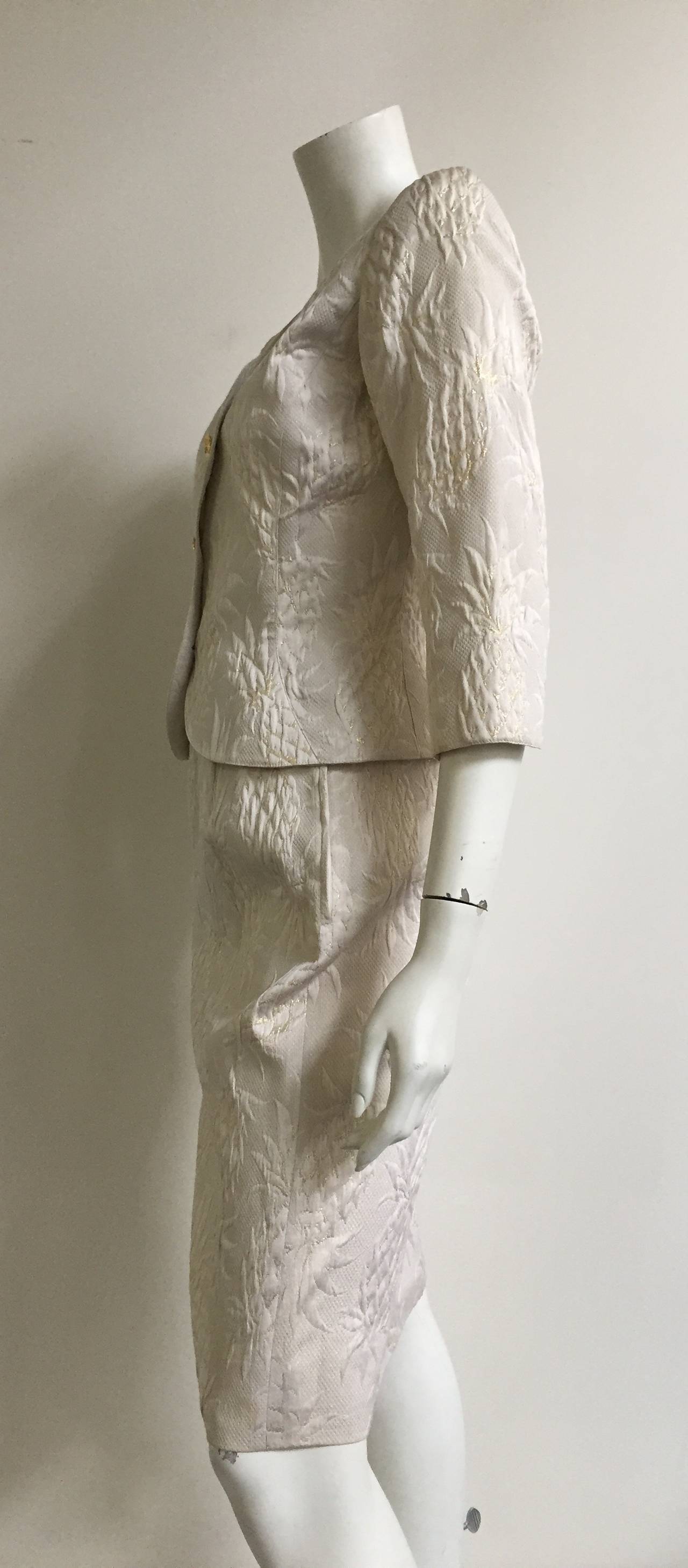 Ungaro White Skirt Suit Size 6. For Sale 2